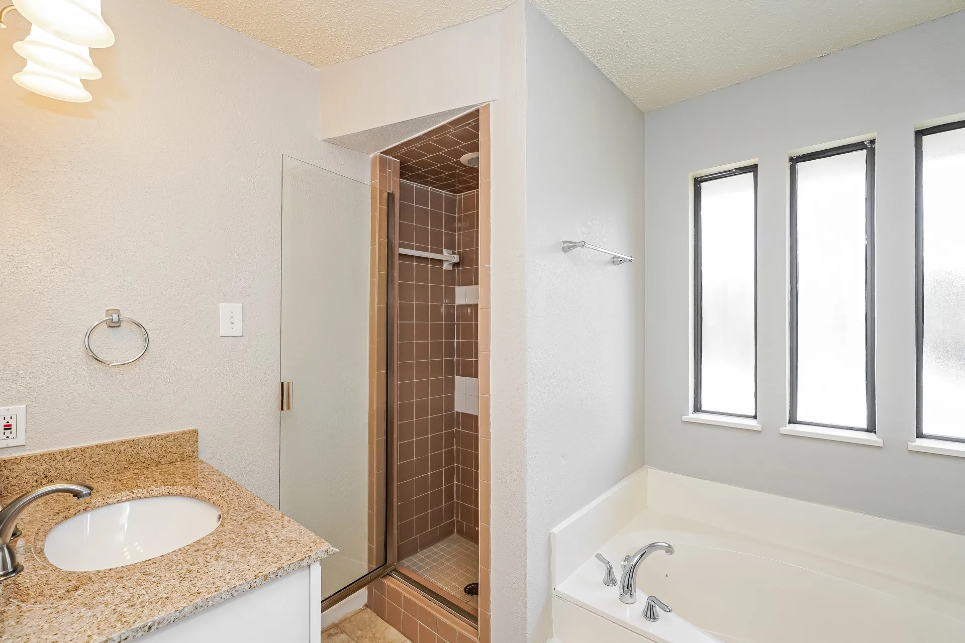 Single Family Residence For Rent in Tarrant County , 6476 Sudbury Way, North Richland Hills, Texas 76182, 3 Bedroom, 3 Bathroom, 2 Garage spaces, 2,053 Sqft, built in 1986, mls#21362286, Real Estate Agent in North Richland Hills, Homes For Rent in Tarrant county, Homes For Rent in North Richland Hills, Realtor in North Richland Hills Texas, Real Estate Brokerage Independent Realty Texas, Luminita Cordes Realtor