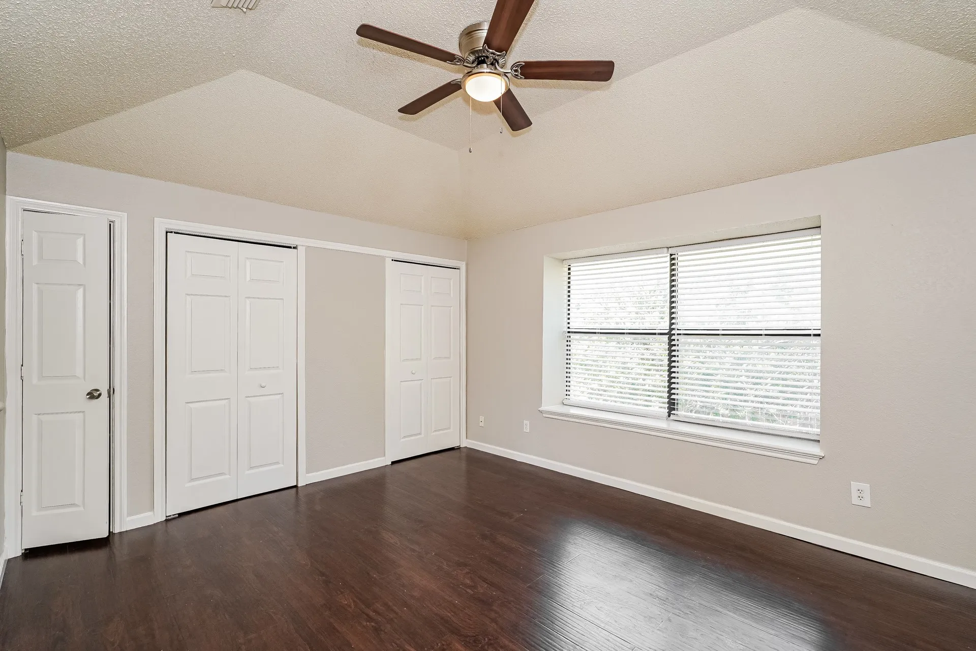 Single Family Residence For Rent in Tarrant County , 6476 Sudbury Way, North Richland Hills, Texas 76182, 3 Bedroom, 3 Bathroom, 2 Garage spaces, 2,053 Sqft, built in 1986, mls#21362286, Real Estate Agent in North Richland Hills, Homes For Rent in Tarrant county, Homes For Rent in North Richland Hills, Realtor in North Richland Hills Texas, Real Estate Brokerage Independent Realty Texas, Luminita Cordes Realtor