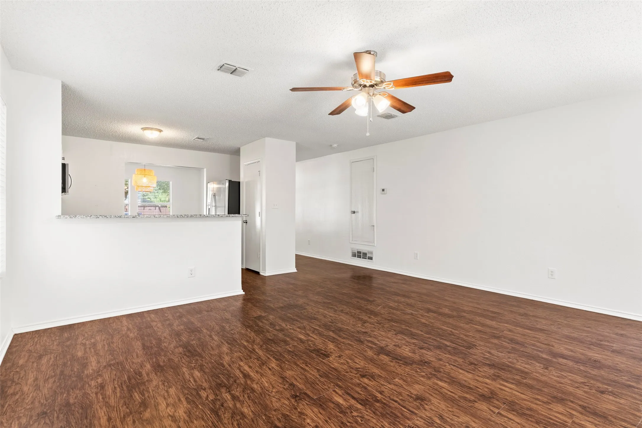 Single Family Residence For Sale in Collin County , 4401 Cedar Crest Drive, Mc Kinney, Texas 75070, 3 Bedroom, 2 Bathroom, 2 Garage spaces, 1,373 Sqft, built in 1997, mls#21362288, Real Estate Agent in Mc Kinney, Homes For Sale in Collin county, Homes For Sale in Mc Kinney, Realtor in Mc Kinney Texas, Real Estate Brokerage Independent Realty Texas, Luminita Cordes Realtor