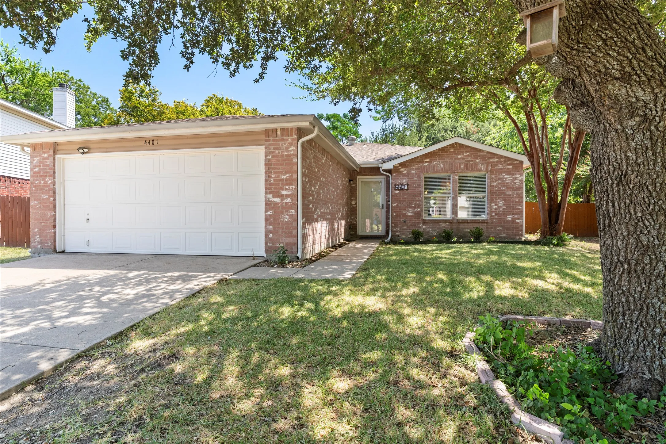 Single Family Residence For Sale in Collin County , 4401 Cedar Crest Drive, Mc Kinney, Texas 75070, 3 Bedroom, 2 Bathroom, 2 Garage spaces, 1,373 Sqft, built in 1997, mls#21362288, Real Estate Agent in Mc Kinney, Homes For Sale in Collin county, Homes For Sale in Mc Kinney, Realtor in Mc Kinney Texas, Real Estate Brokerage Independent Realty Texas, Luminita Cordes Realtor