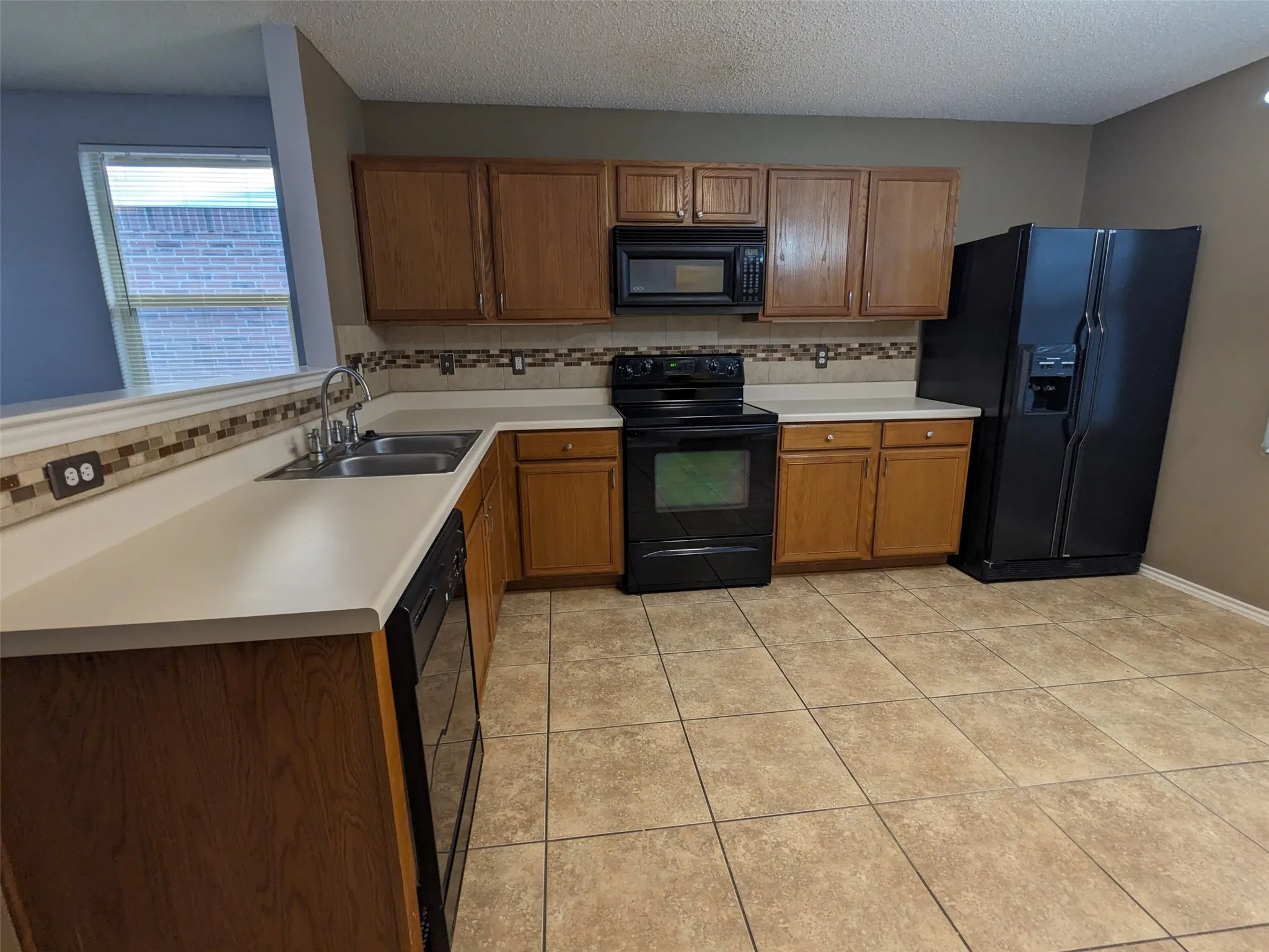 Single Family Residence For Rent in Denton County , 16424 Red River Lane, Fort Worth, Texas 76247, 3 Bedroom, 2 Bathroom, 2 Garage spaces, 1,647 Sqft, built in 2004, mls#21362290, Real Estate Agent in Fort Worth, Homes For Rent in Denton county, Homes For Rent in Fort Worth, Realtor in Fort Worth Texas, Real Estate Brokerage Independent Realty Texas, Luminita Cordes Realtor