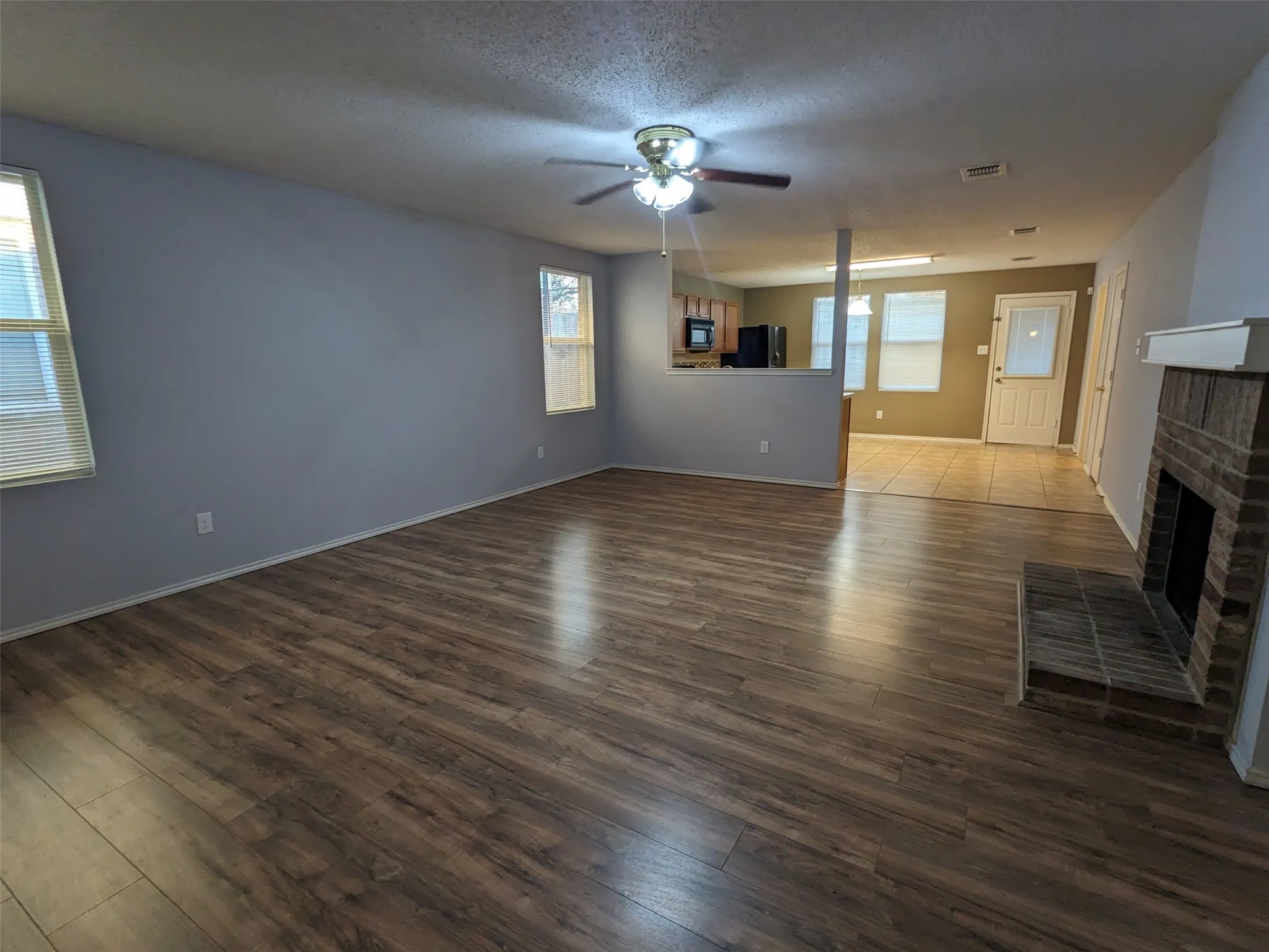 Single Family Residence For Rent in Denton County , 16424 Red River Lane, Fort Worth, Texas 76247, 3 Bedroom, 2 Bathroom, 2 Garage spaces, 1,647 Sqft, built in 2004, mls#21362290, Real Estate Agent in Fort Worth, Homes For Rent in Denton county, Homes For Rent in Fort Worth, Realtor in Fort Worth Texas, Real Estate Brokerage Independent Realty Texas, Luminita Cordes Realtor