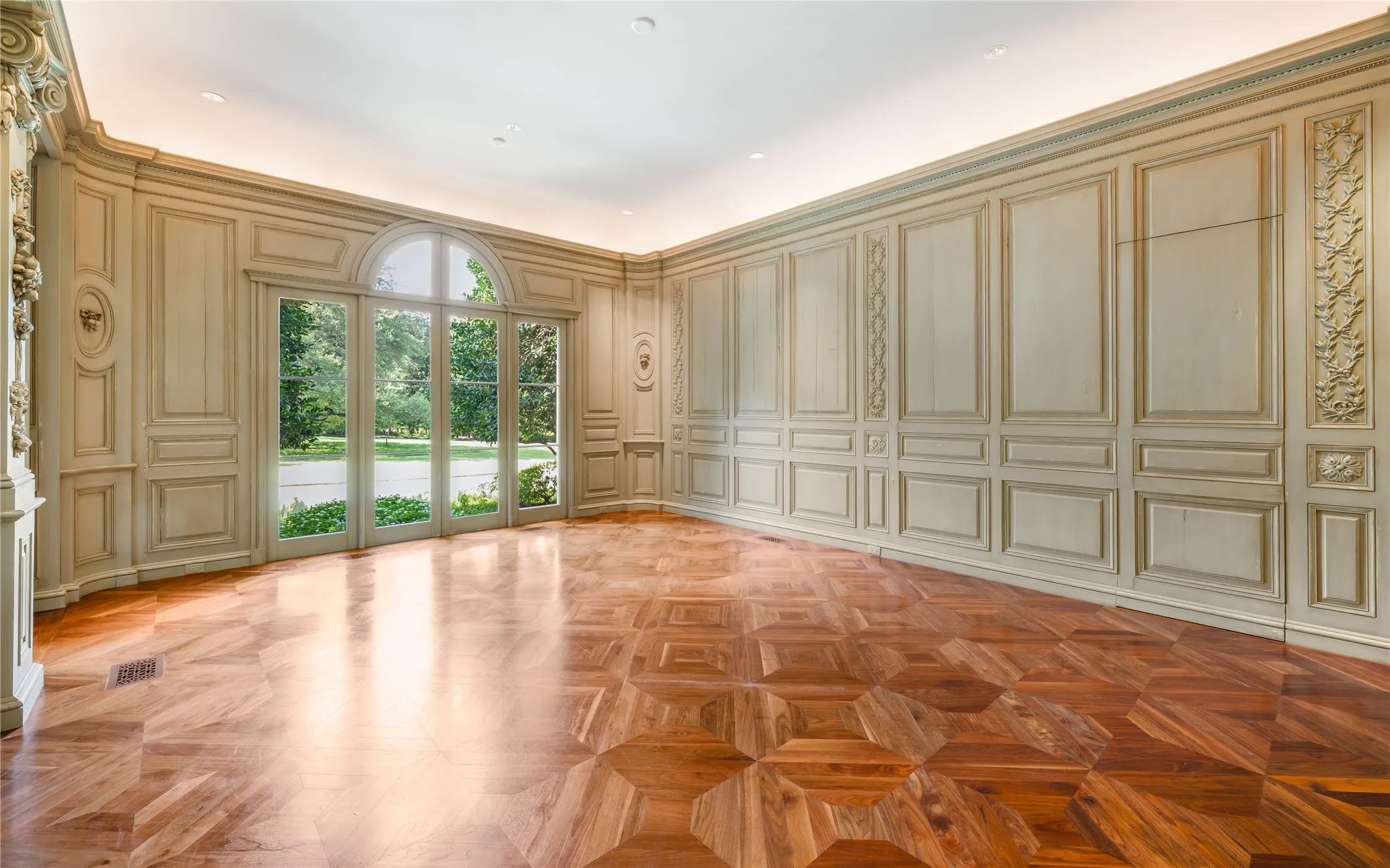 Single Family Residence For Sale in Dallas County , 5205 Park Lane, Dallas, Texas 75220, 4 Bedroom, 7 Bathroom, Garage spaces, 11,331 Sqft, built in 2000, Price $17,750,000, mls#21361620, Real Estate Agent in Dallas, Homes For Sale in Dallas county, Homes For Sale in Dallas, Realtor in Dallas Texas, Real Estate Brokerage Independent Realty Texas, Luminita Cordes Realtor