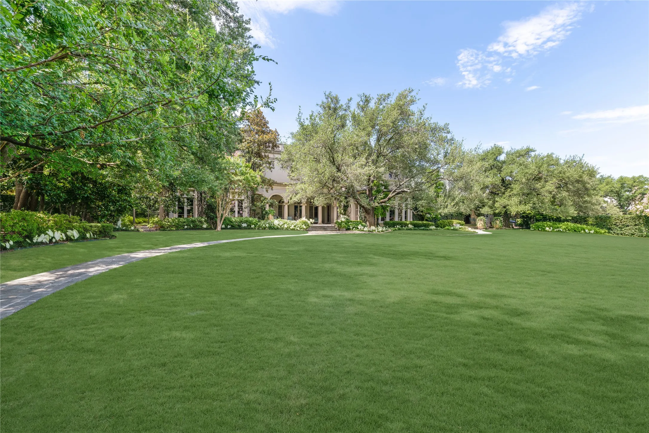 Single Family Residence For Sale in Dallas County , 5205 Park Lane, Dallas, Texas 75220, 4 Bedroom, 7 Bathroom, Garage spaces, 11,331 Sqft, built in 2000, Price $17,750,000, mls#21361620, Real Estate Agent in Dallas, Homes For Sale in Dallas county, Homes For Sale in Dallas, Realtor in Dallas Texas, Real Estate Brokerage Independent Realty Texas, Luminita Cordes Realtor