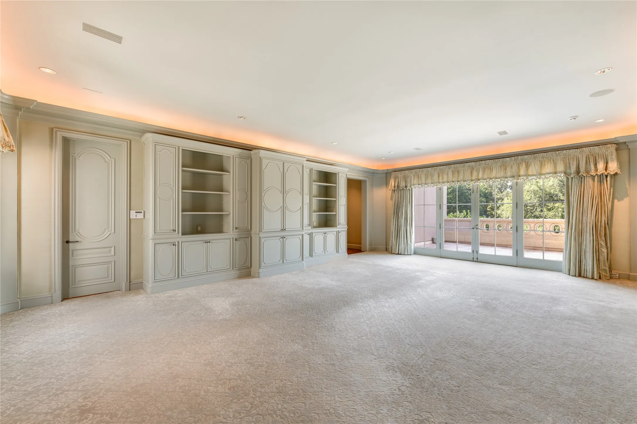 Single Family Residence For Sale in Dallas County , 5205 Park Lane, Dallas, Texas 75220, 4 Bedroom, 7 Bathroom, Garage spaces, 11,331 Sqft, built in 2000, Price $17,750,000, mls#21361620, Real Estate Agent in Dallas, Homes For Sale in Dallas county, Homes For Sale in Dallas, Realtor in Dallas Texas, Real Estate Brokerage Independent Realty Texas, Luminita Cordes Realtor