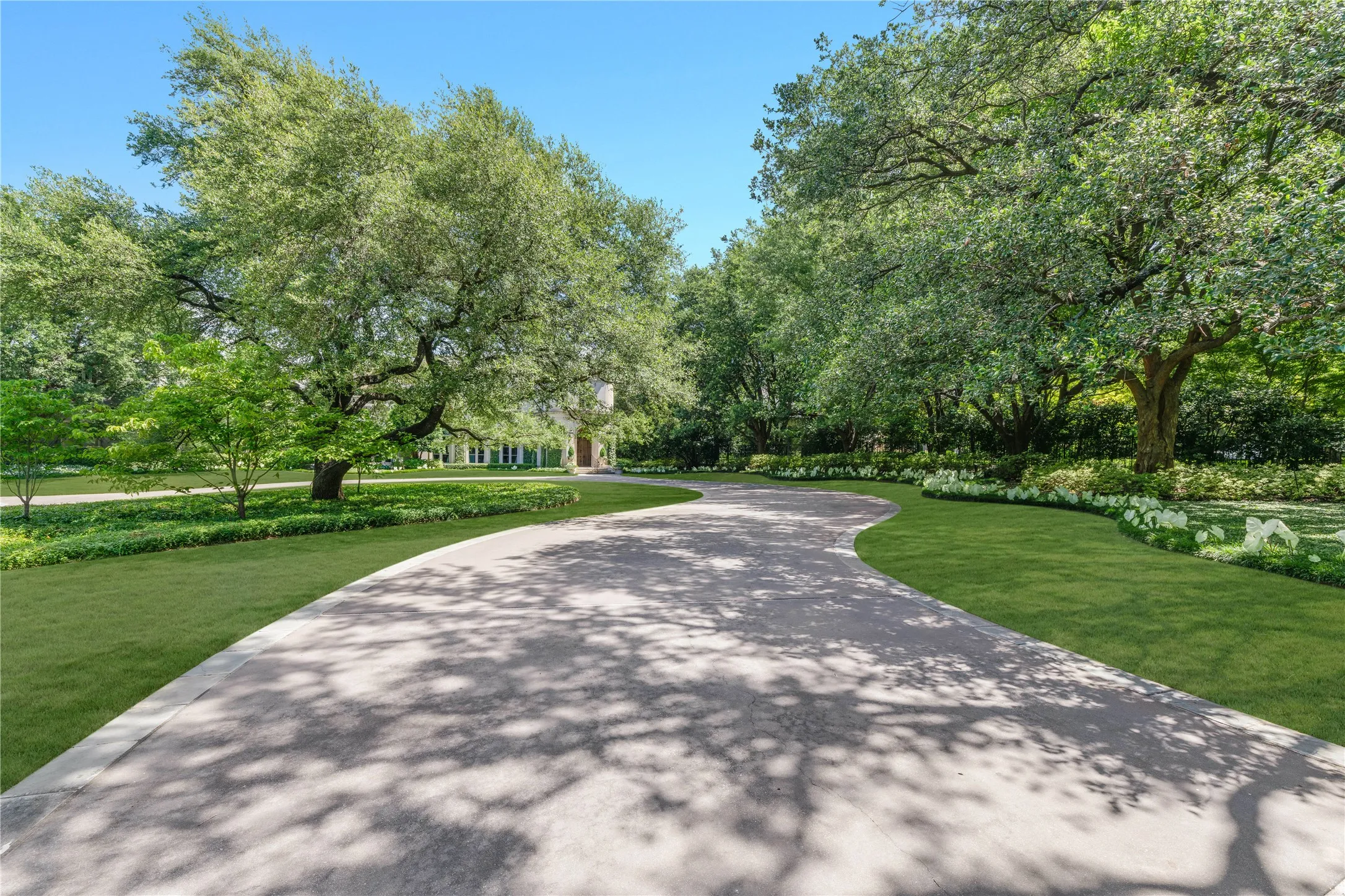Single Family Residence For Sale in Dallas County , 5205 Park Lane, Dallas, Texas 75220, 4 Bedroom, 7 Bathroom, Garage spaces, 11,331 Sqft, built in 2000, Price $17,750,000, mls#21361620, Real Estate Agent in Dallas, Homes For Sale in Dallas county, Homes For Sale in Dallas, Realtor in Dallas Texas, Real Estate Brokerage Independent Realty Texas, Luminita Cordes Realtor