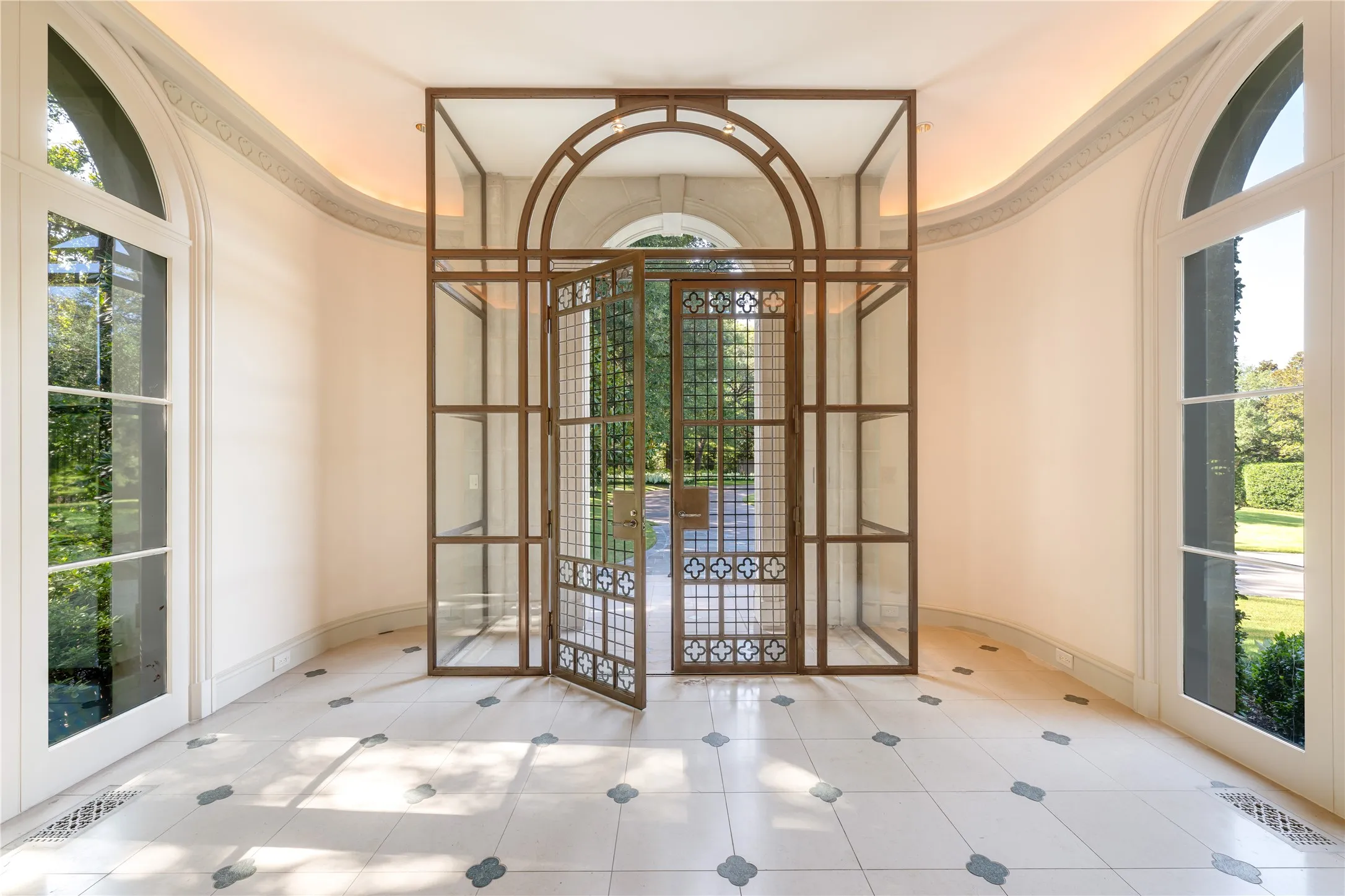 Single Family Residence For Sale in Dallas County , 5205 Park Lane, Dallas, Texas 75220, 4 Bedroom, 7 Bathroom, Garage spaces, 11,331 Sqft, built in 2000, Price $17,750,000, mls#21361620, Real Estate Agent in Dallas, Homes For Sale in Dallas county, Homes For Sale in Dallas, Realtor in Dallas Texas, Real Estate Brokerage Independent Realty Texas, Luminita Cordes Realtor