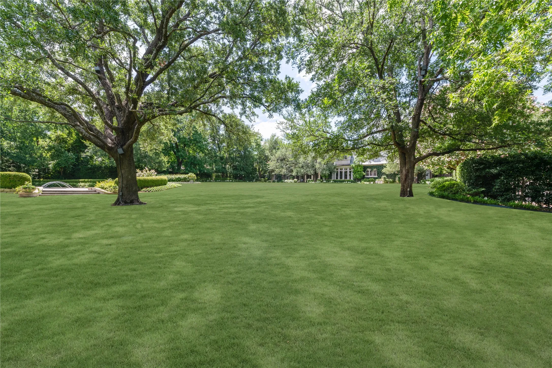 Single Family Residence For Sale in Dallas County , 5205 Park Lane, Dallas, Texas 75220, 4 Bedroom, 7 Bathroom, Garage spaces, 11,331 Sqft, built in 2000, Price $17,750,000, mls#21361620, Real Estate Agent in Dallas, Homes For Sale in Dallas county, Homes For Sale in Dallas, Realtor in Dallas Texas, Real Estate Brokerage Independent Realty Texas, Luminita Cordes Realtor