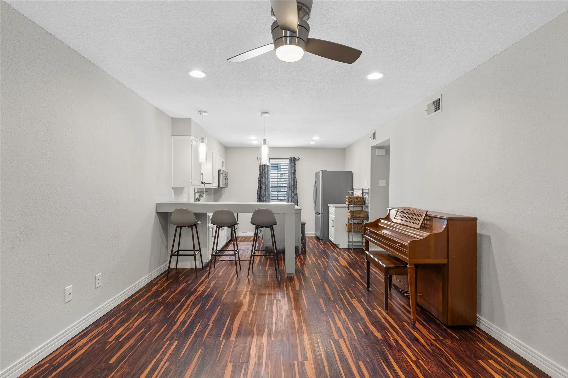 Condominium For Sale in Mc Lennan County , 1348 S 12th Street, Waco, Texas 76706, 2 Bedroom, 2 Bathroom, Garage spaces, 958 Sqft, built in 1983, mls#21361628, Real Estate Agent in Waco, Homes For Sale in Mc Lennan county, Homes For Sale in Waco, Realtor in Waco Texas, Real Estate Brokerage Independent Realty Texas, Luminita Cordes Realtor