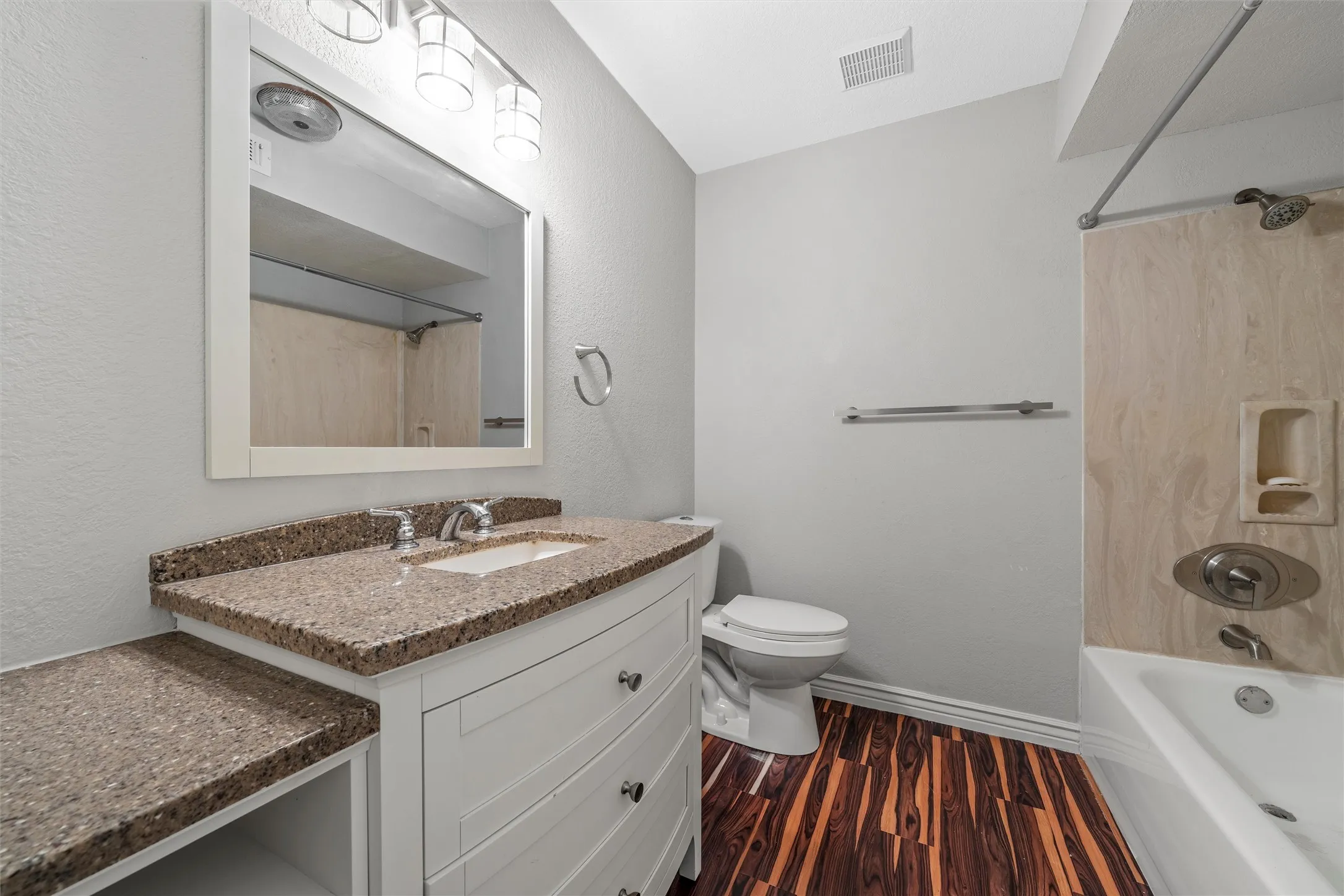 Condominium For Sale in Mc Lennan County , 1348 S 12th Street, Waco, Texas 76706, 2 Bedroom, 2 Bathroom, Garage spaces, 958 Sqft, built in 1983, mls#21361628, Real Estate Agent in Waco, Homes For Sale in Mc Lennan county, Homes For Sale in Waco, Realtor in Waco Texas, Real Estate Brokerage Independent Realty Texas, Luminita Cordes Realtor