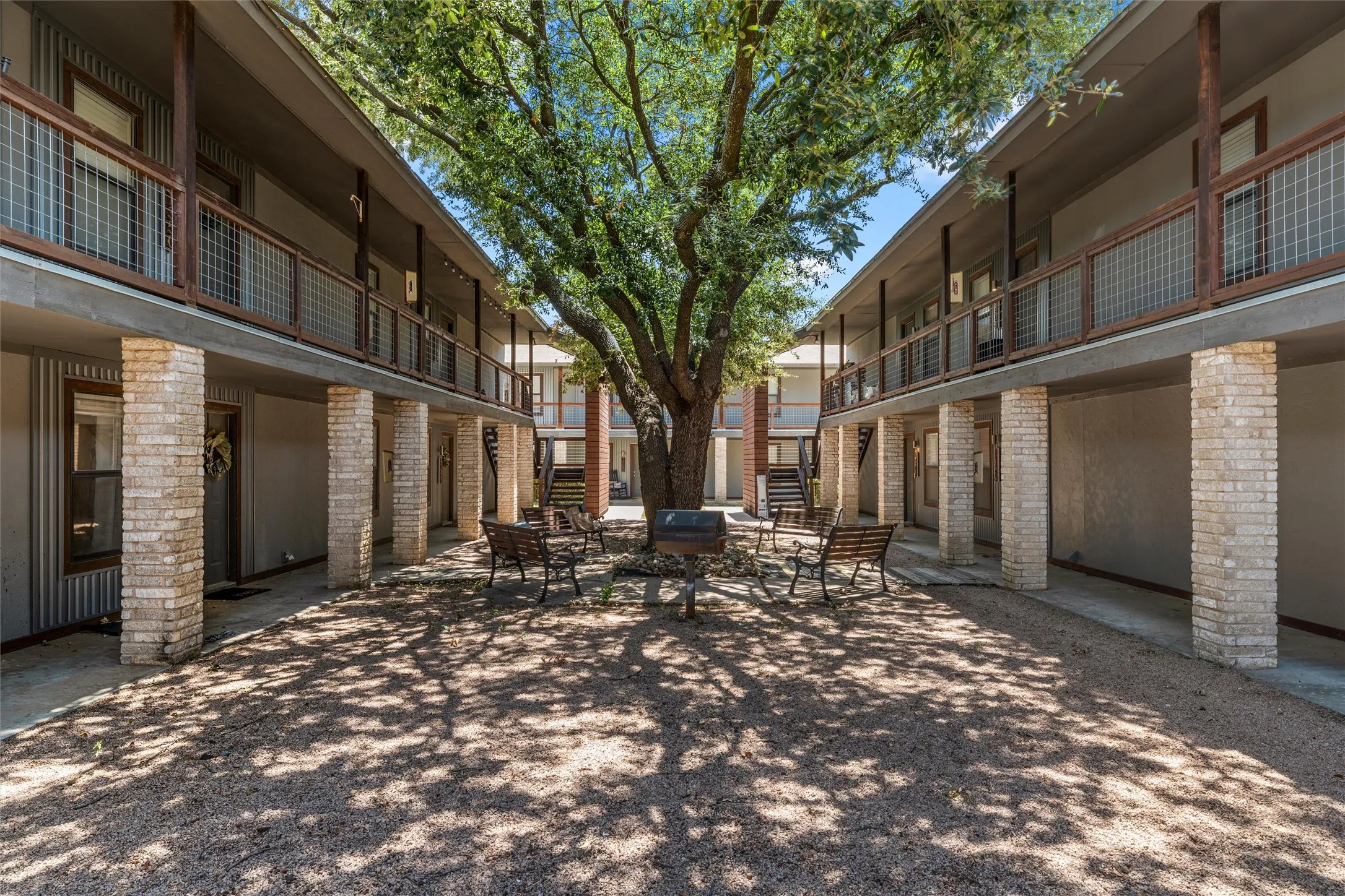 Condominium For Sale in Mc Lennan County , 1348 S 12th Street, Waco, Texas 76706, 2 Bedroom, 2 Bathroom, Garage spaces, 958 Sqft, built in 1983, mls#21361628, Real Estate Agent in Waco, Homes For Sale in Mc Lennan county, Homes For Sale in Waco, Realtor in Waco Texas, Real Estate Brokerage Independent Realty Texas, Luminita Cordes Realtor