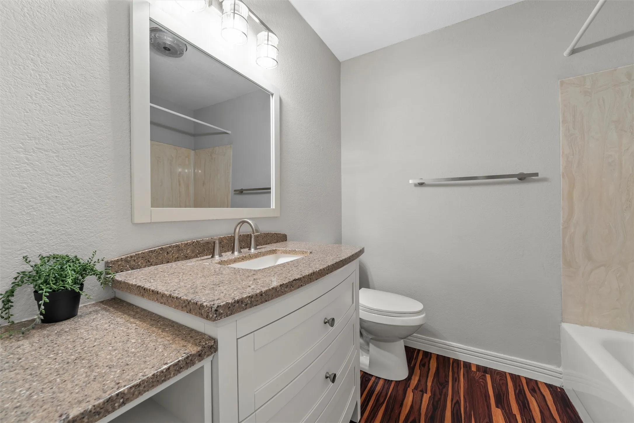 Condominium For Sale in Mc Lennan County , 1348 S 12th Street, Waco, Texas 76706, 2 Bedroom, 2 Bathroom, Garage spaces, 958 Sqft, built in 1983, mls#21361628, Real Estate Agent in Waco, Homes For Sale in Mc Lennan county, Homes For Sale in Waco, Realtor in Waco Texas, Real Estate Brokerage Independent Realty Texas, Luminita Cordes Realtor