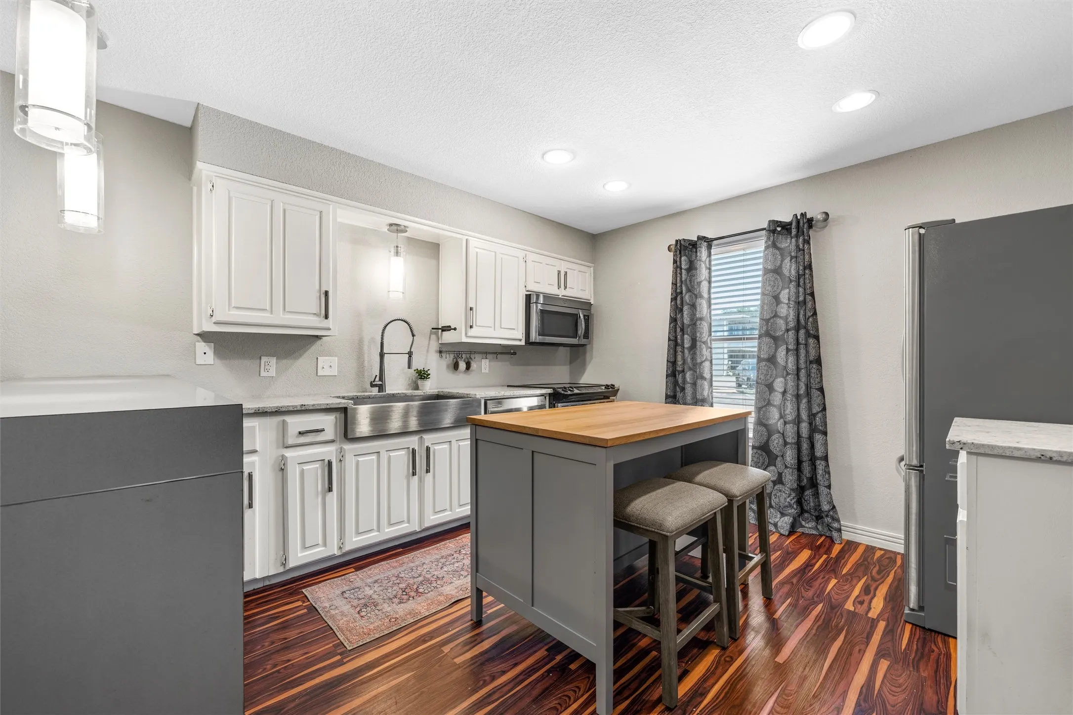 Condominium For Sale in Mc Lennan County , 1348 S 12th Street, Waco, Texas 76706, 2 Bedroom, 2 Bathroom, Garage spaces, 958 Sqft, built in 1983, mls#21361628, Real Estate Agent in Waco, Homes For Sale in Mc Lennan county, Homes For Sale in Waco, Realtor in Waco Texas, Real Estate Brokerage Independent Realty Texas, Luminita Cordes Realtor