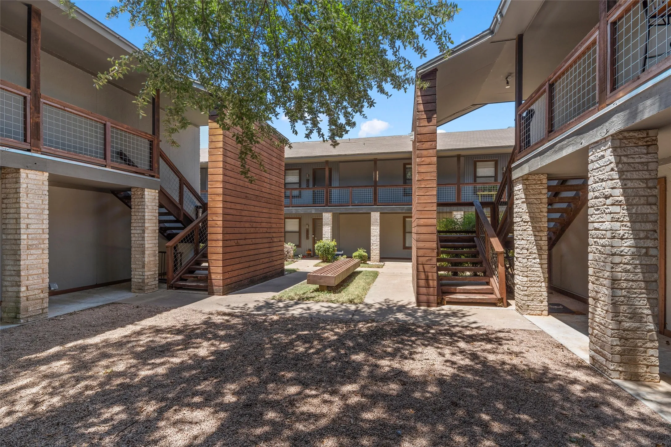 Condominium For Sale in Mc Lennan County , 1348 S 12th Street, Waco, Texas 76706, 2 Bedroom, 2 Bathroom, Garage spaces, 958 Sqft, built in 1983, mls#21361628, Real Estate Agent in Waco, Homes For Sale in Mc Lennan county, Homes For Sale in Waco, Realtor in Waco Texas, Real Estate Brokerage Independent Realty Texas, Luminita Cordes Realtor