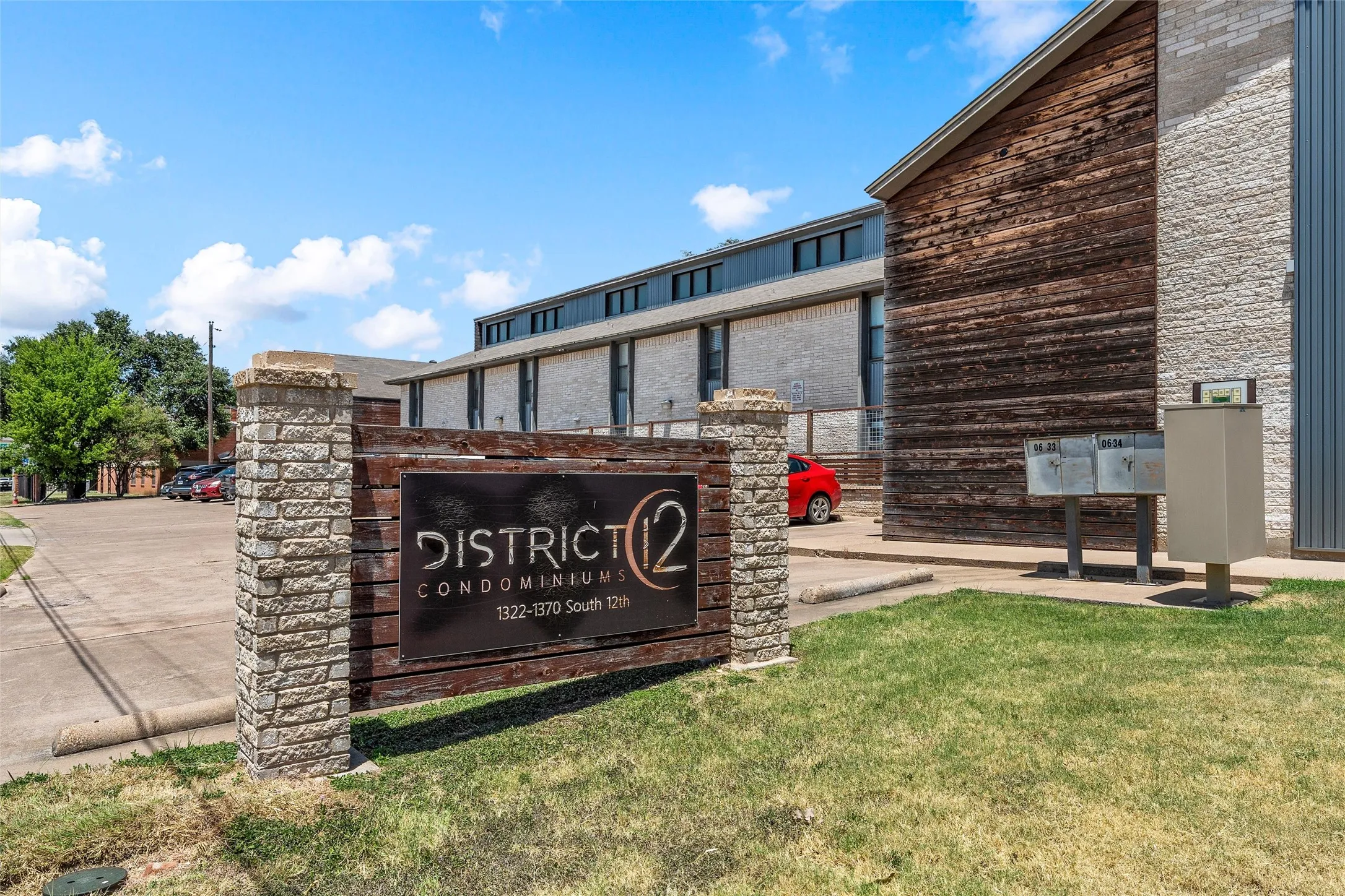 Condominium For Sale in Mc Lennan County , 1348 S 12th Street, Waco, Texas 76706, 2 Bedroom, 2 Bathroom, Garage spaces, 958 Sqft, built in 1983, mls#21361628, Real Estate Agent in Waco, Homes For Sale in Mc Lennan county, Homes For Sale in Waco, Realtor in Waco Texas, Real Estate Brokerage Independent Realty Texas, Luminita Cordes Realtor