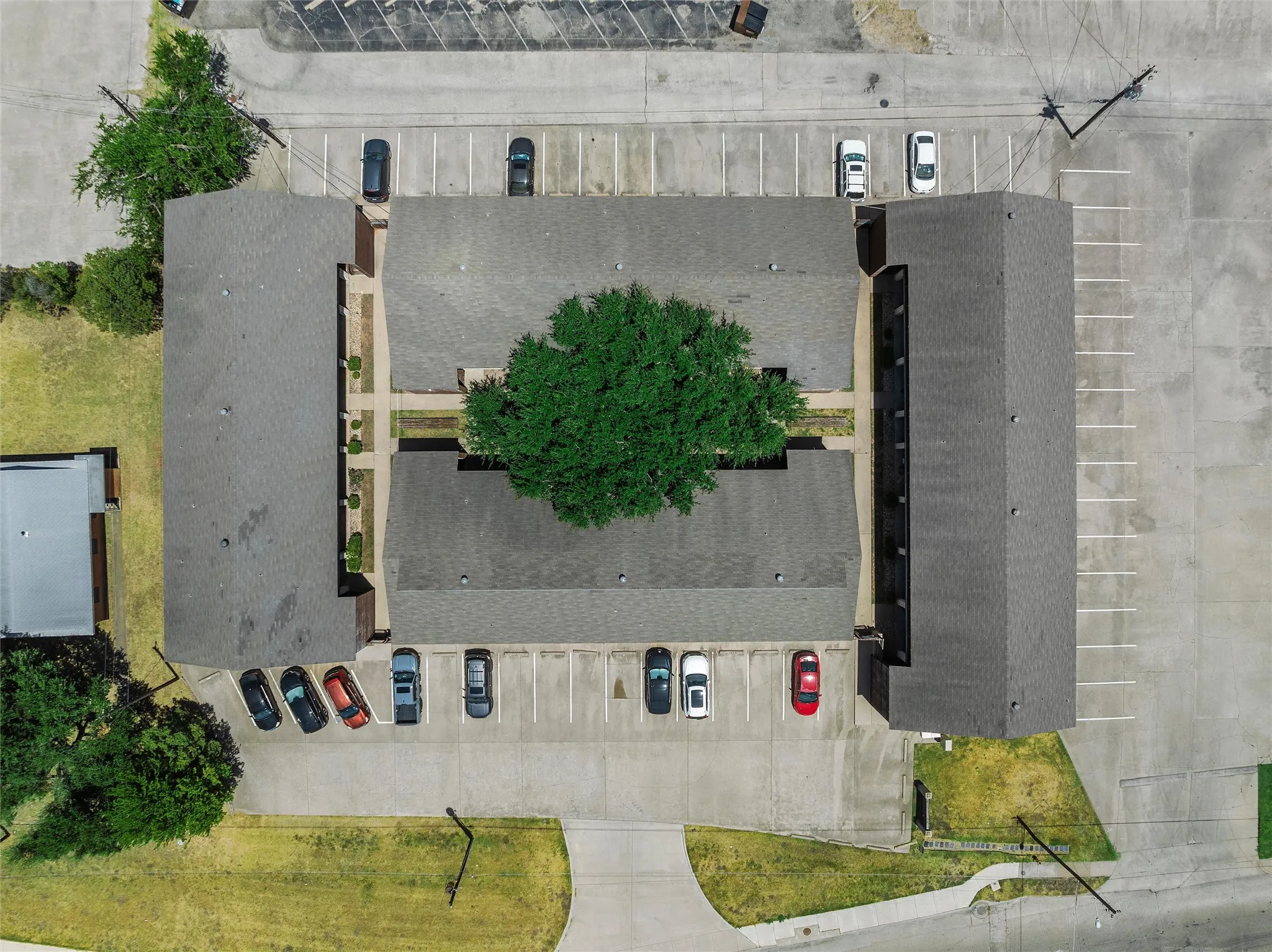Condominium For Sale in Mc Lennan County , 1348 S 12th Street, Waco, Texas 76706, 2 Bedroom, 2 Bathroom, Garage spaces, 958 Sqft, built in 1983, mls#21361628, Real Estate Agent in Waco, Homes For Sale in Mc Lennan county, Homes For Sale in Waco, Realtor in Waco Texas, Real Estate Brokerage Independent Realty Texas, Luminita Cordes Realtor