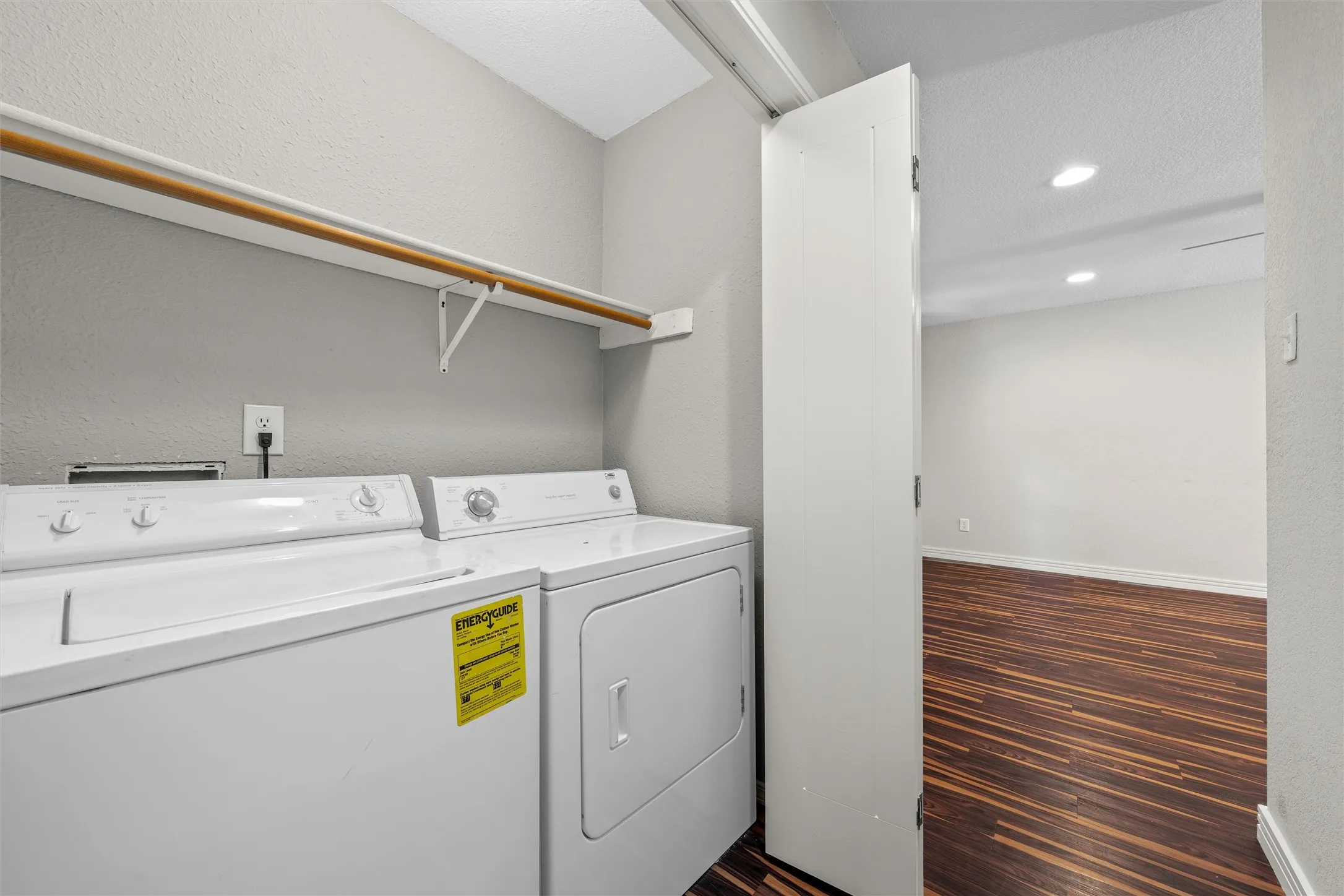 Condominium For Sale in Mc Lennan County , 1348 S 12th Street, Waco, Texas 76706, 2 Bedroom, 2 Bathroom, Garage spaces, 958 Sqft, built in 1983, mls#21361628, Real Estate Agent in Waco, Homes For Sale in Mc Lennan county, Homes For Sale in Waco, Realtor in Waco Texas, Real Estate Brokerage Independent Realty Texas, Luminita Cordes Realtor