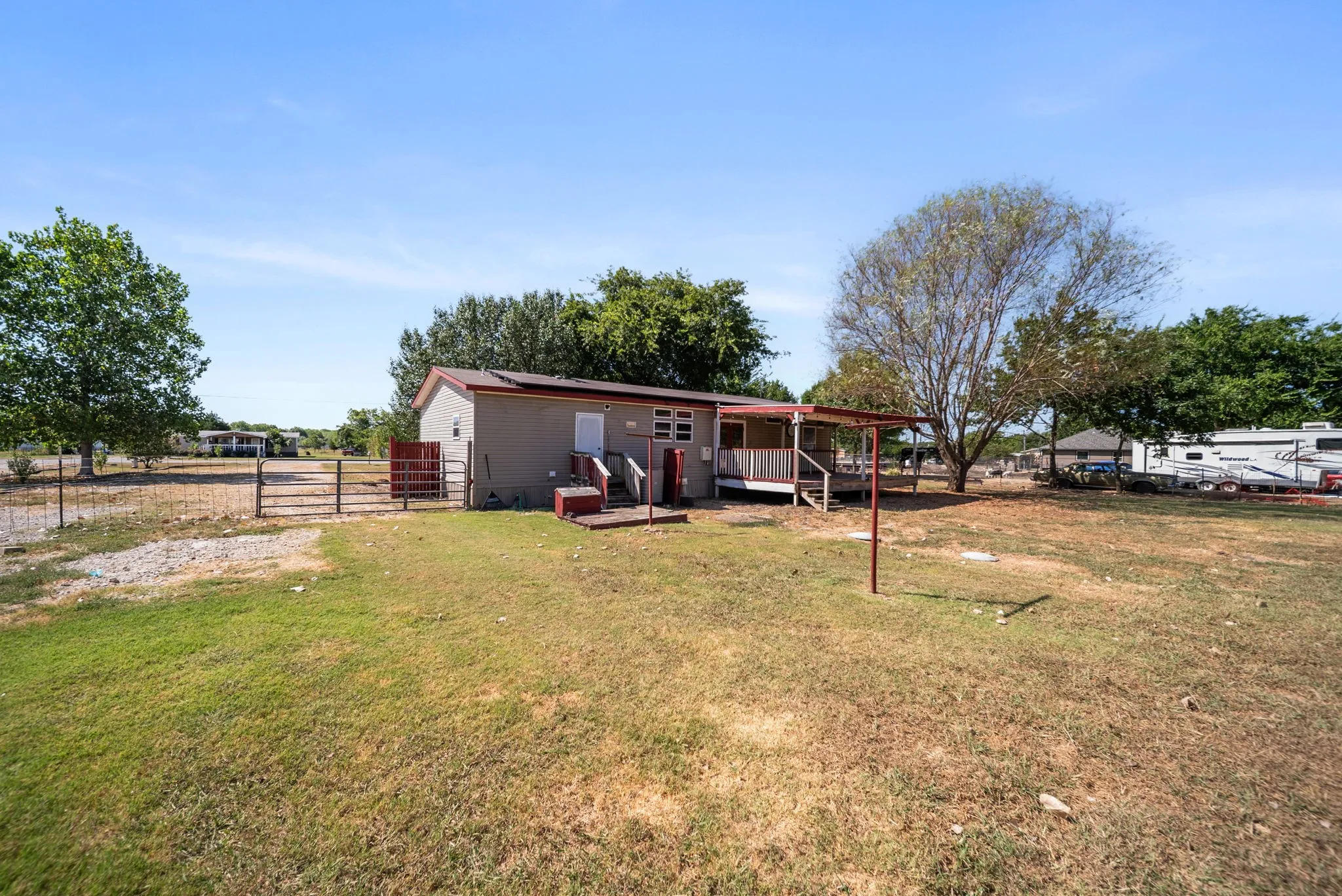 Manufactured Home For Sale in Ellis County , 247 Chapel Hill Lane, Waxahachie, Texas 75165, 3 Bedroom, 2 Bathroom, Garage spaces, 1,352 Sqft, built in 2014, mls#21362293, Real Estate Agent in Waxahachie, Homes For Sale in Ellis county, Homes For Sale in Waxahachie, Realtor in Waxahachie Texas, Real Estate Brokerage Independent Realty Texas, Luminita Cordes Realtor