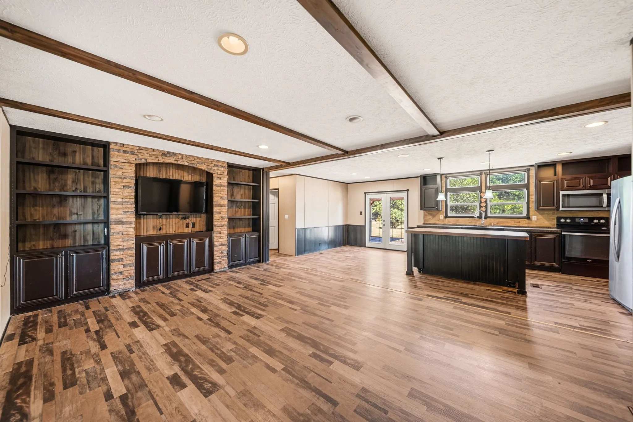 Manufactured Home For Sale in Ellis County , 247 Chapel Hill Lane, Waxahachie, Texas 75165, 3 Bedroom, 2 Bathroom, Garage spaces, 1,352 Sqft, built in 2014, mls#21362293, Real Estate Agent in Waxahachie, Homes For Sale in Ellis county, Homes For Sale in Waxahachie, Realtor in Waxahachie Texas, Real Estate Brokerage Independent Realty Texas, Luminita Cordes Realtor