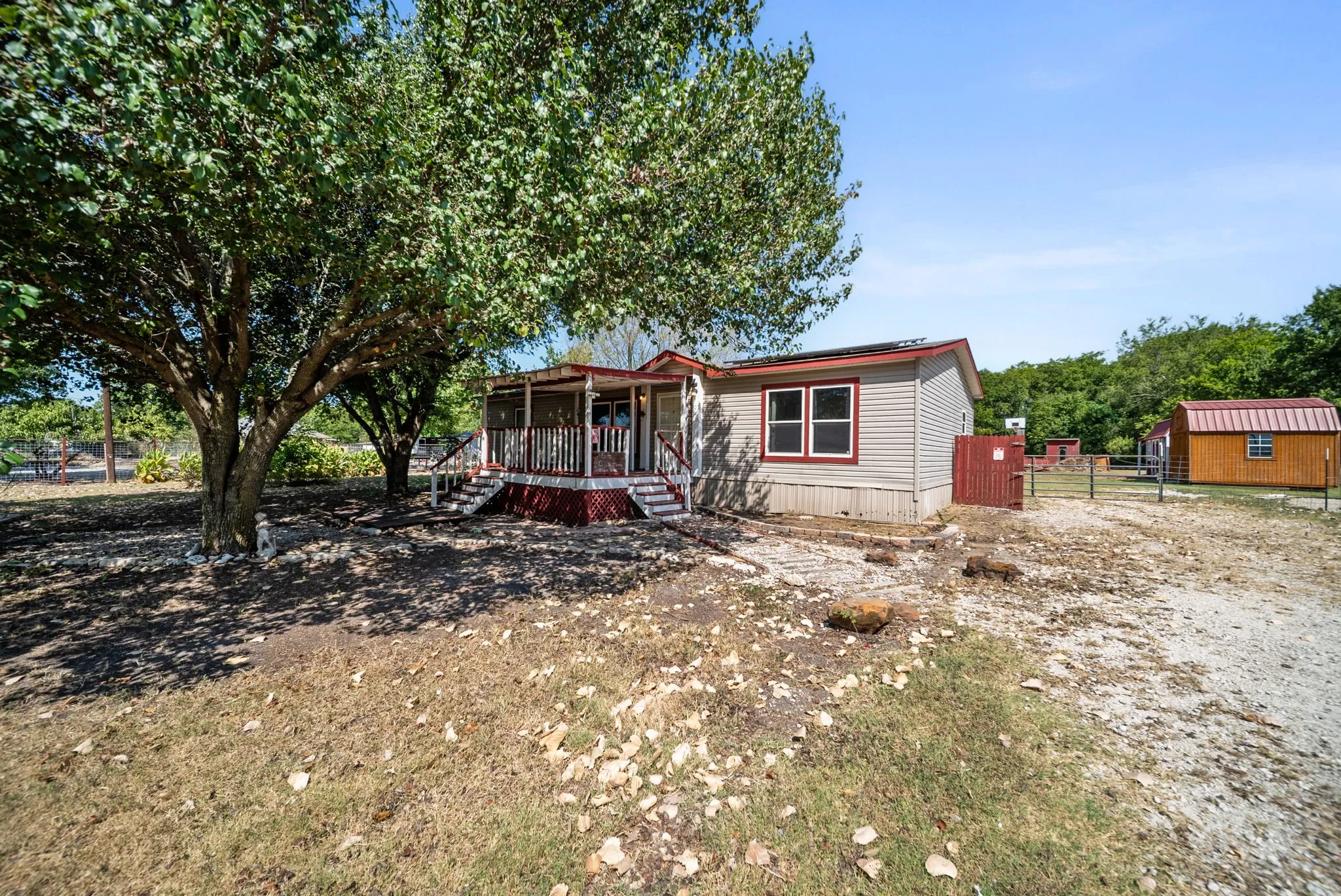 Manufactured Home For Sale in Ellis County , 247 Chapel Hill Lane, Waxahachie, Texas 75165, 3 Bedroom, 2 Bathroom, Garage spaces, 1,352 Sqft, built in 2014, mls#21362293, Real Estate Agent in Waxahachie, Homes For Sale in Ellis county, Homes For Sale in Waxahachie, Realtor in Waxahachie Texas, Real Estate Brokerage Independent Realty Texas, Luminita Cordes Realtor