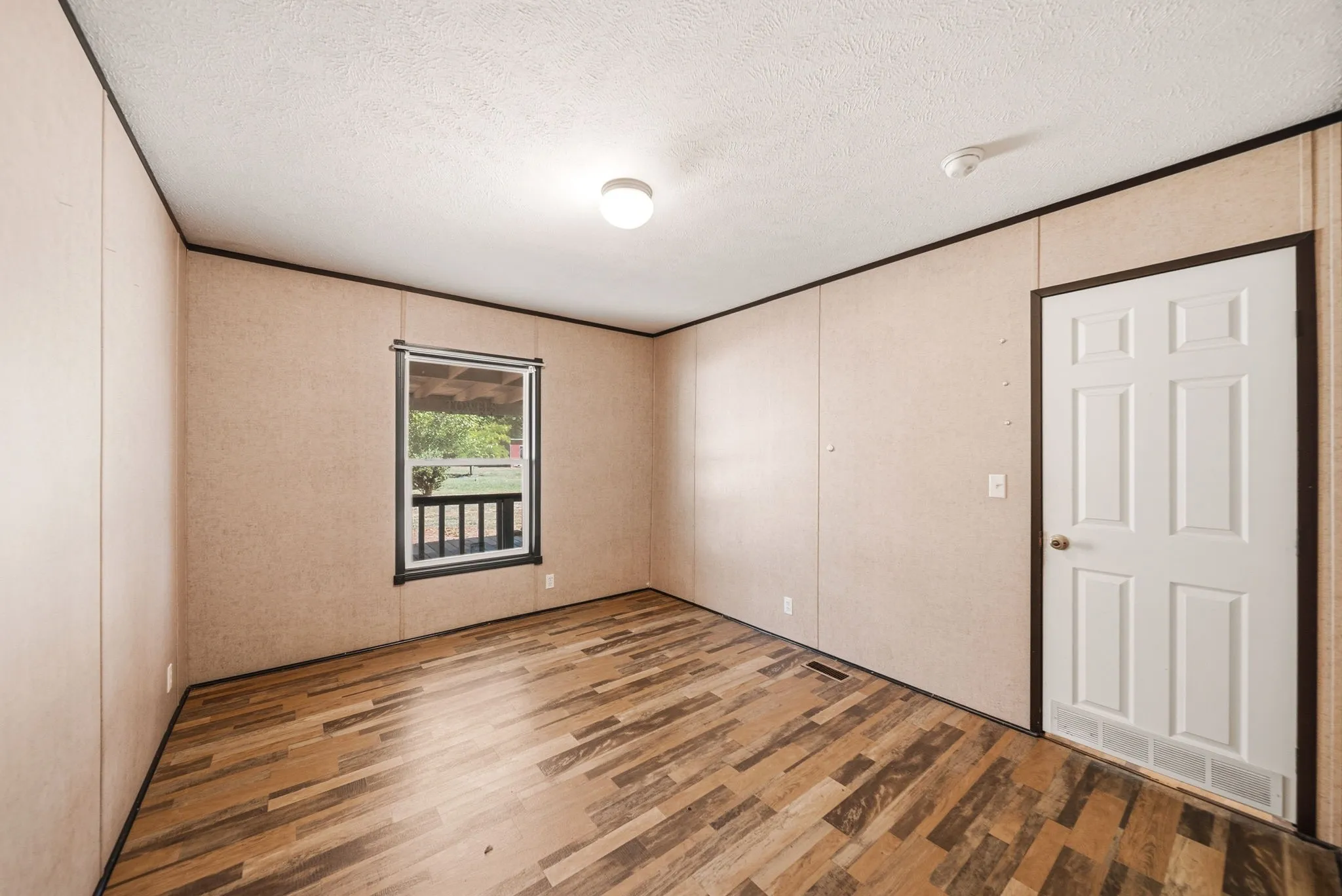 Manufactured Home For Sale in Ellis County , 247 Chapel Hill Lane, Waxahachie, Texas 75165, 3 Bedroom, 2 Bathroom, Garage spaces, 1,352 Sqft, built in 2014, mls#21362293, Real Estate Agent in Waxahachie, Homes For Sale in Ellis county, Homes For Sale in Waxahachie, Realtor in Waxahachie Texas, Real Estate Brokerage Independent Realty Texas, Luminita Cordes Realtor