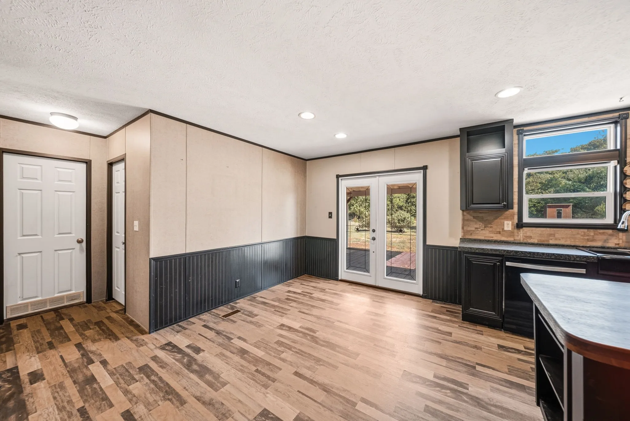 Manufactured Home For Sale in Ellis County , 247 Chapel Hill Lane, Waxahachie, Texas 75165, 3 Bedroom, 2 Bathroom, Garage spaces, 1,352 Sqft, built in 2014, mls#21362293, Real Estate Agent in Waxahachie, Homes For Sale in Ellis county, Homes For Sale in Waxahachie, Realtor in Waxahachie Texas, Real Estate Brokerage Independent Realty Texas, Luminita Cordes Realtor