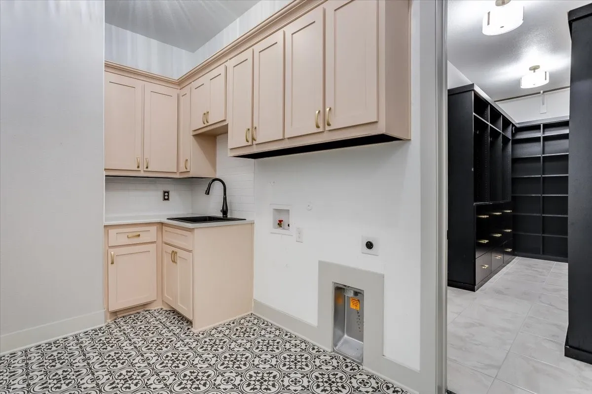 Single Family Residence For Sale in Denton County , 510 Spurlock Street, Frisco, Texas 75036, 5 Bedroom, 6 Bathroom, 3 Garage spaces, 4,626 Sqft, built in 2020, mls#21356462, Real Estate Agent in Frisco, Homes For Sale in Denton county, Homes For Sale in Frisco, Realtor in Frisco Texas, Real Estate Brokerage Independent Realty Texas, Luminita Cordes Realtor