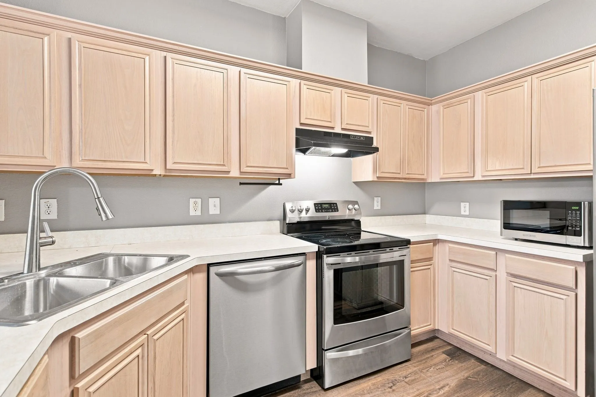 Townhouse For Rent in Collin County , 10017 Monastery Drive, Plano, Texas 75025, 3 Bedroom, 3 Bathroom, 2 Garage spaces, 1,597 Sqft, built in 2003, Price $2,300, mls#21362287, Real Estate Agent in Plano, Homes For Rent in Collin county, Homes For Rent in Plano, Realtor in Plano Texas, Real Estate Brokerage Independent Realty Texas, Luminita Cordes Realtor