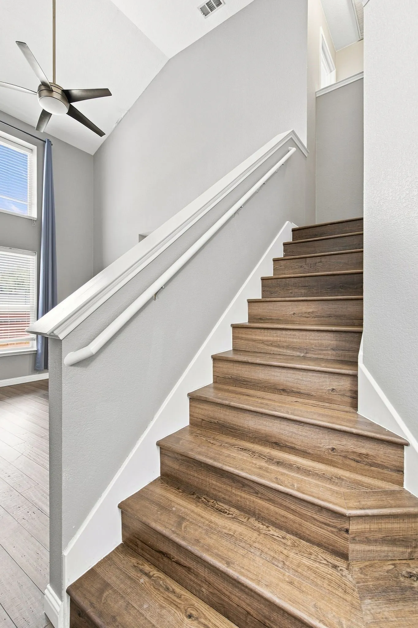 Townhouse For Rent in Collin County , 10017 Monastery Drive, Plano, Texas 75025, 3 Bedroom, 3 Bathroom, 2 Garage spaces, 1,597 Sqft, built in 2003, Price $2,300, mls#21362287, Real Estate Agent in Plano, Homes For Rent in Collin county, Homes For Rent in Plano, Realtor in Plano Texas, Real Estate Brokerage Independent Realty Texas, Luminita Cordes Realtor