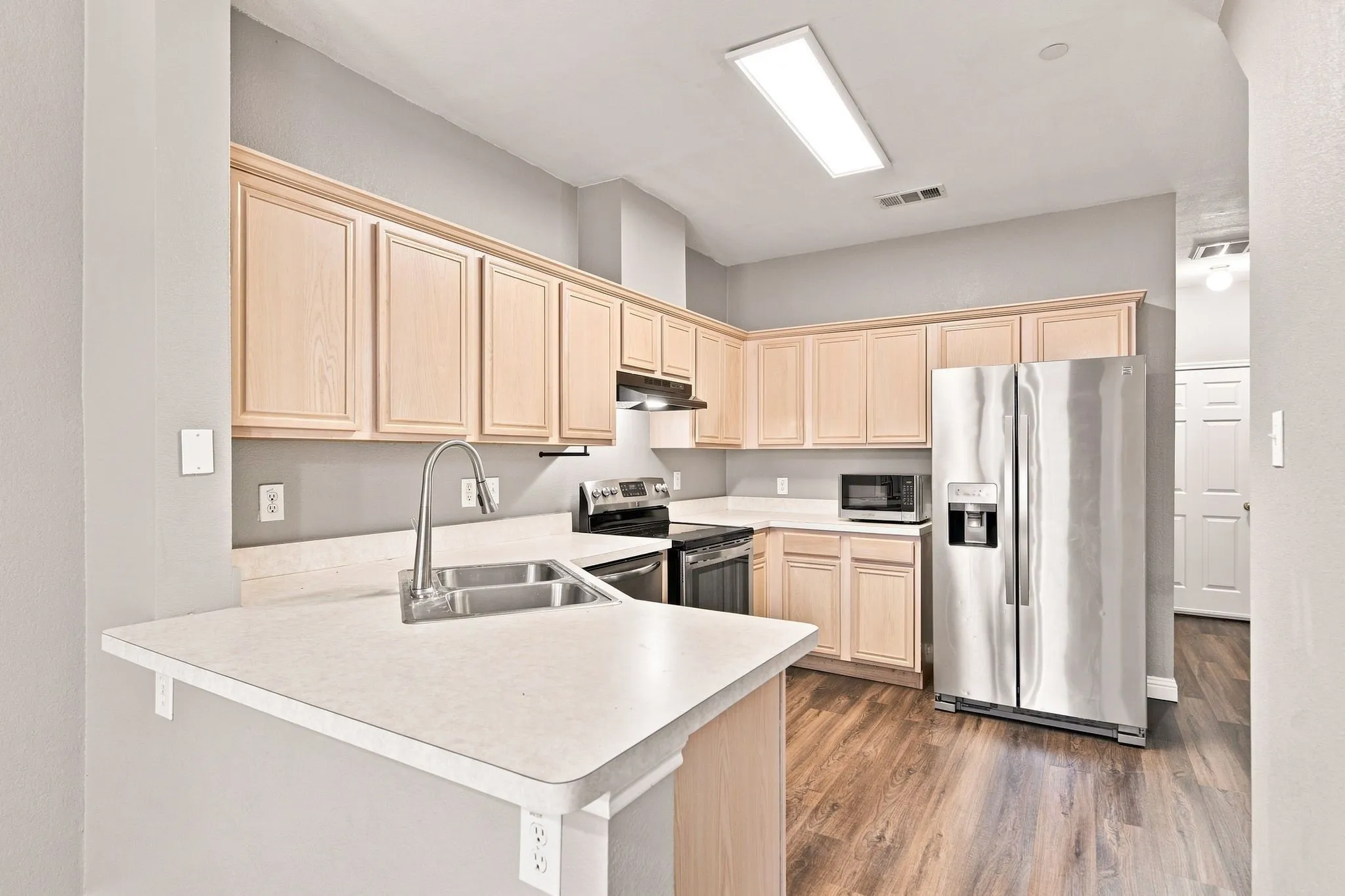 Townhouse For Rent in Collin County , 10017 Monastery Drive, Plano, Texas 75025, 3 Bedroom, 3 Bathroom, 2 Garage spaces, 1,597 Sqft, built in 2003, Price $2,300, mls#21362287, Real Estate Agent in Plano, Homes For Rent in Collin county, Homes For Rent in Plano, Realtor in Plano Texas, Real Estate Brokerage Independent Realty Texas, Luminita Cordes Realtor