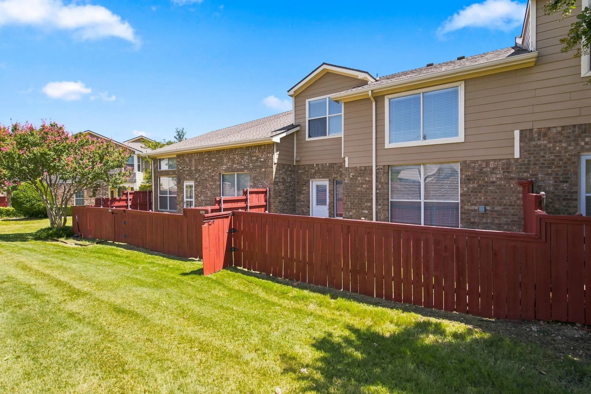 Townhouse For Rent in Collin County , 10017 Monastery Drive, Plano, Texas 75025, 3 Bedroom, 3 Bathroom, 2 Garage spaces, 1,597 Sqft, built in 2003, Price $2,300, mls#21362287, Real Estate Agent in Plano, Homes For Rent in Collin county, Homes For Rent in Plano, Realtor in Plano Texas, Real Estate Brokerage Independent Realty Texas, Luminita Cordes Realtor