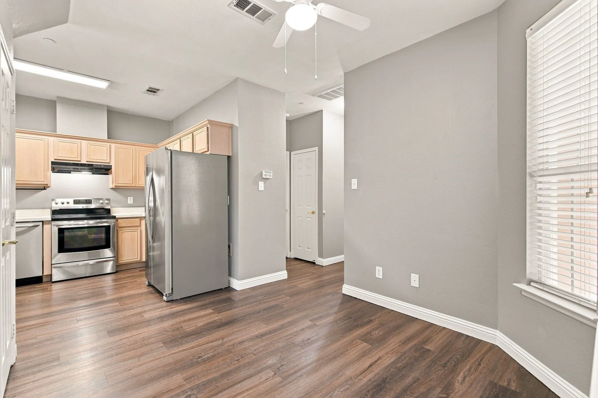 Townhouse For Rent in Collin County , 10017 Monastery Drive, Plano, Texas 75025, 3 Bedroom, 3 Bathroom, 2 Garage spaces, 1,597 Sqft, built in 2003, Price $2,300, mls#21362287, Real Estate Agent in Plano, Homes For Rent in Collin county, Homes For Rent in Plano, Realtor in Plano Texas, Real Estate Brokerage Independent Realty Texas, Luminita Cordes Realtor