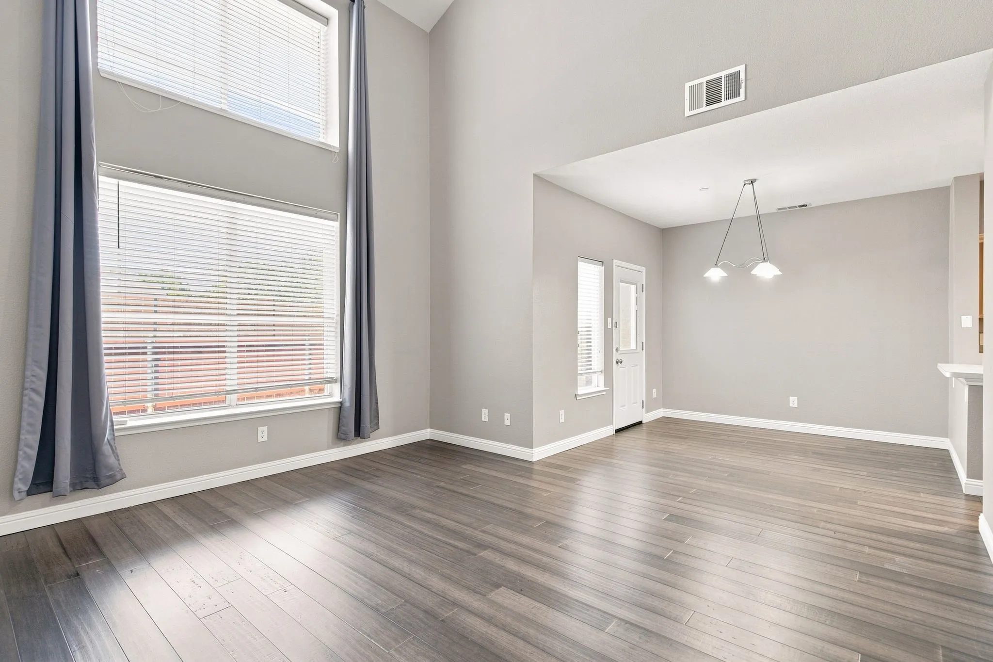 Townhouse For Rent in Collin County , 10017 Monastery Drive, Plano, Texas 75025, 3 Bedroom, 3 Bathroom, 2 Garage spaces, 1,597 Sqft, built in 2003, Price $2,300, mls#21362287, Real Estate Agent in Plano, Homes For Rent in Collin county, Homes For Rent in Plano, Realtor in Plano Texas, Real Estate Brokerage Independent Realty Texas, Luminita Cordes Realtor