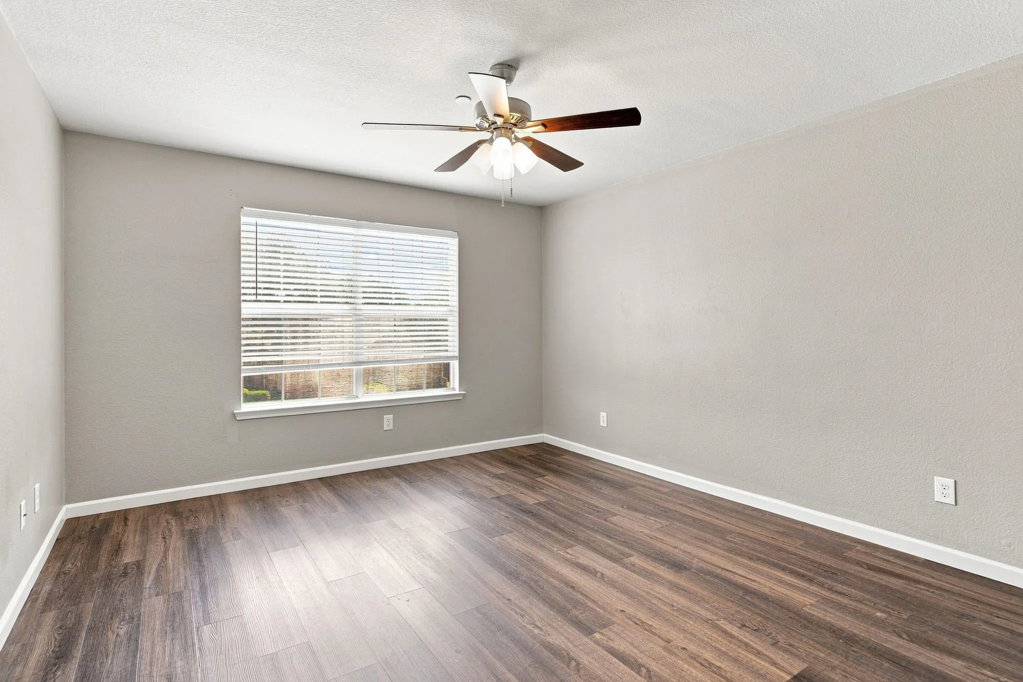 Townhouse For Rent in Collin County , 10017 Monastery Drive, Plano, Texas 75025, 3 Bedroom, 3 Bathroom, 2 Garage spaces, 1,597 Sqft, built in 2003, Price $2,300, mls#21362287, Real Estate Agent in Plano, Homes For Rent in Collin county, Homes For Rent in Plano, Realtor in Plano Texas, Real Estate Brokerage Independent Realty Texas, Luminita Cordes Realtor