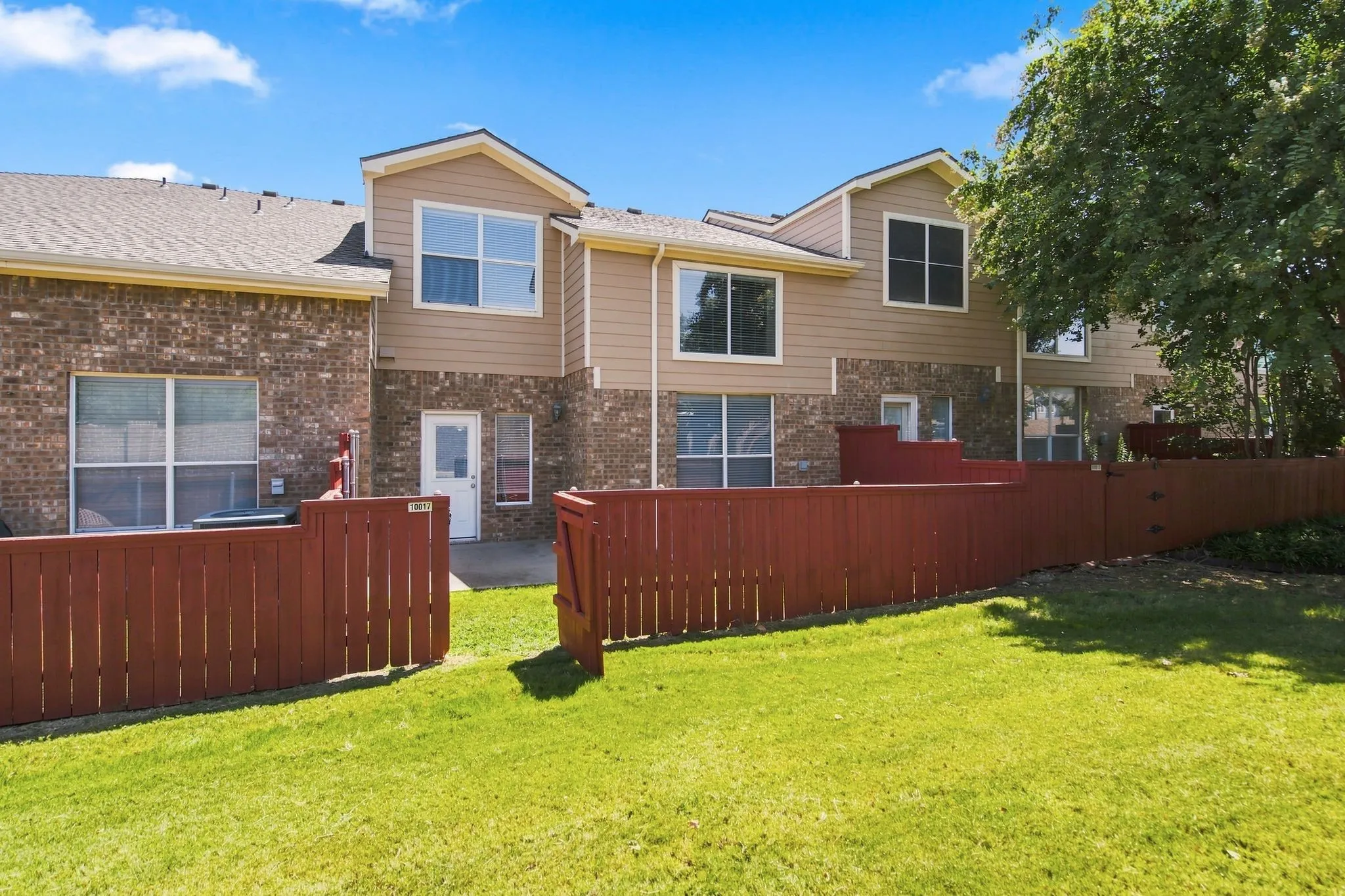 Townhouse For Rent in Collin County , 10017 Monastery Drive, Plano, Texas 75025, 3 Bedroom, 3 Bathroom, 2 Garage spaces, 1,597 Sqft, built in 2003, Price $2,300, mls#21362287, Real Estate Agent in Plano, Homes For Rent in Collin county, Homes For Rent in Plano, Realtor in Plano Texas, Real Estate Brokerage Independent Realty Texas, Luminita Cordes Realtor