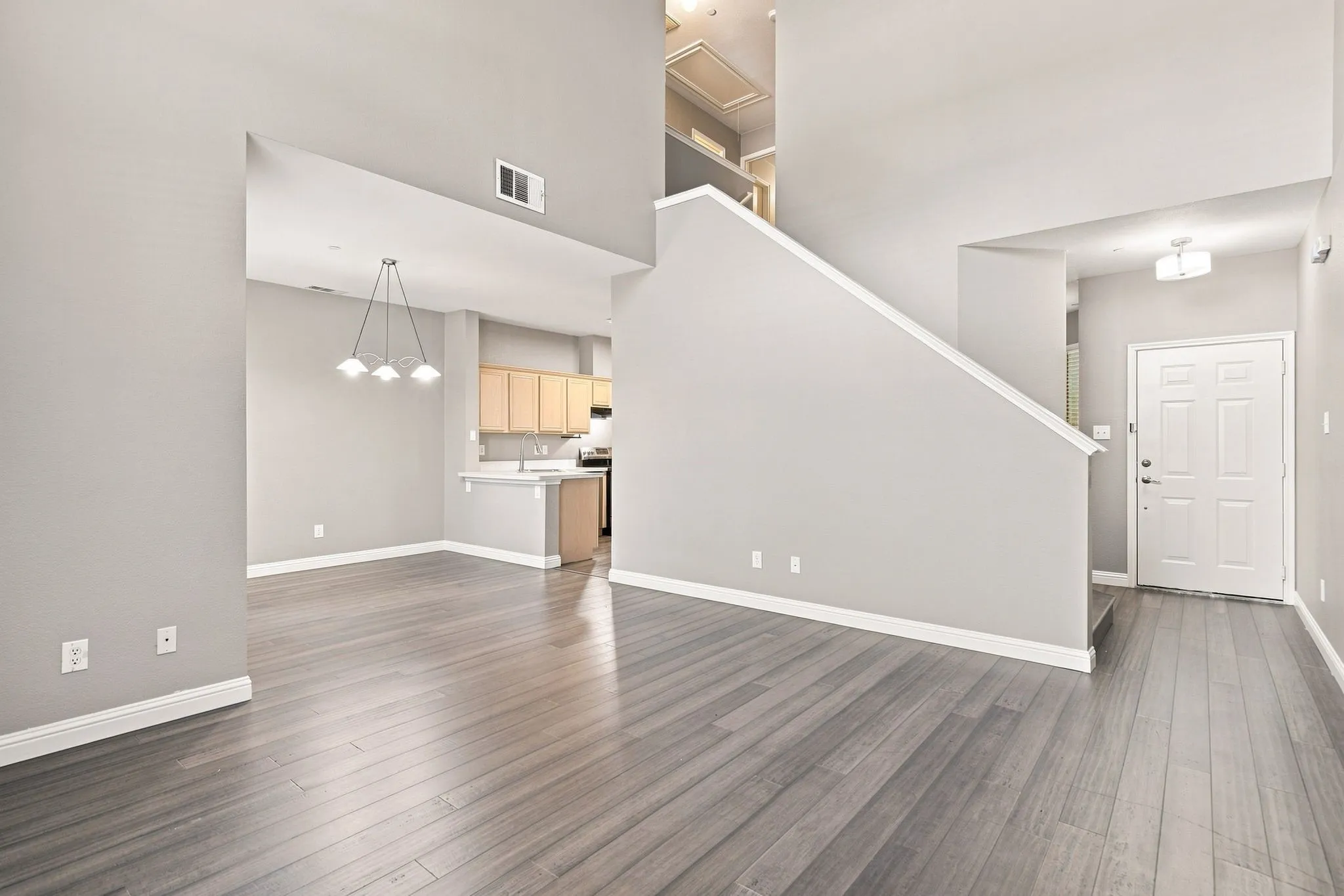 Townhouse For Rent in Collin County , 10017 Monastery Drive, Plano, Texas 75025, 3 Bedroom, 3 Bathroom, 2 Garage spaces, 1,597 Sqft, built in 2003, Price $2,300, mls#21362287, Real Estate Agent in Plano, Homes For Rent in Collin county, Homes For Rent in Plano, Realtor in Plano Texas, Real Estate Brokerage Independent Realty Texas, Luminita Cordes Realtor