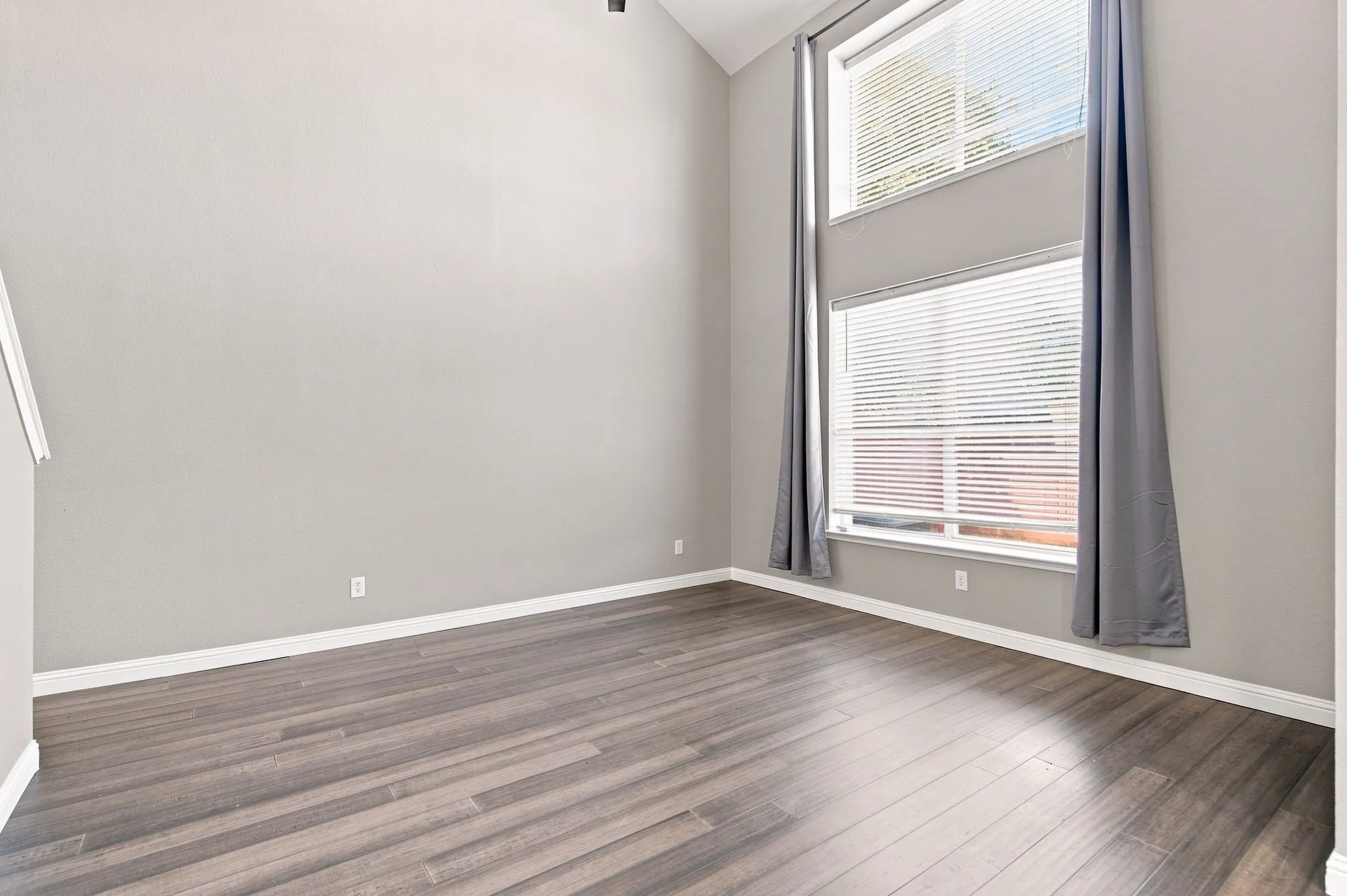 Townhouse For Rent in Collin County , 10017 Monastery Drive, Plano, Texas 75025, 3 Bedroom, 3 Bathroom, 2 Garage spaces, 1,597 Sqft, built in 2003, Price $2,300, mls#21362287, Real Estate Agent in Plano, Homes For Rent in Collin county, Homes For Rent in Plano, Realtor in Plano Texas, Real Estate Brokerage Independent Realty Texas, Luminita Cordes Realtor