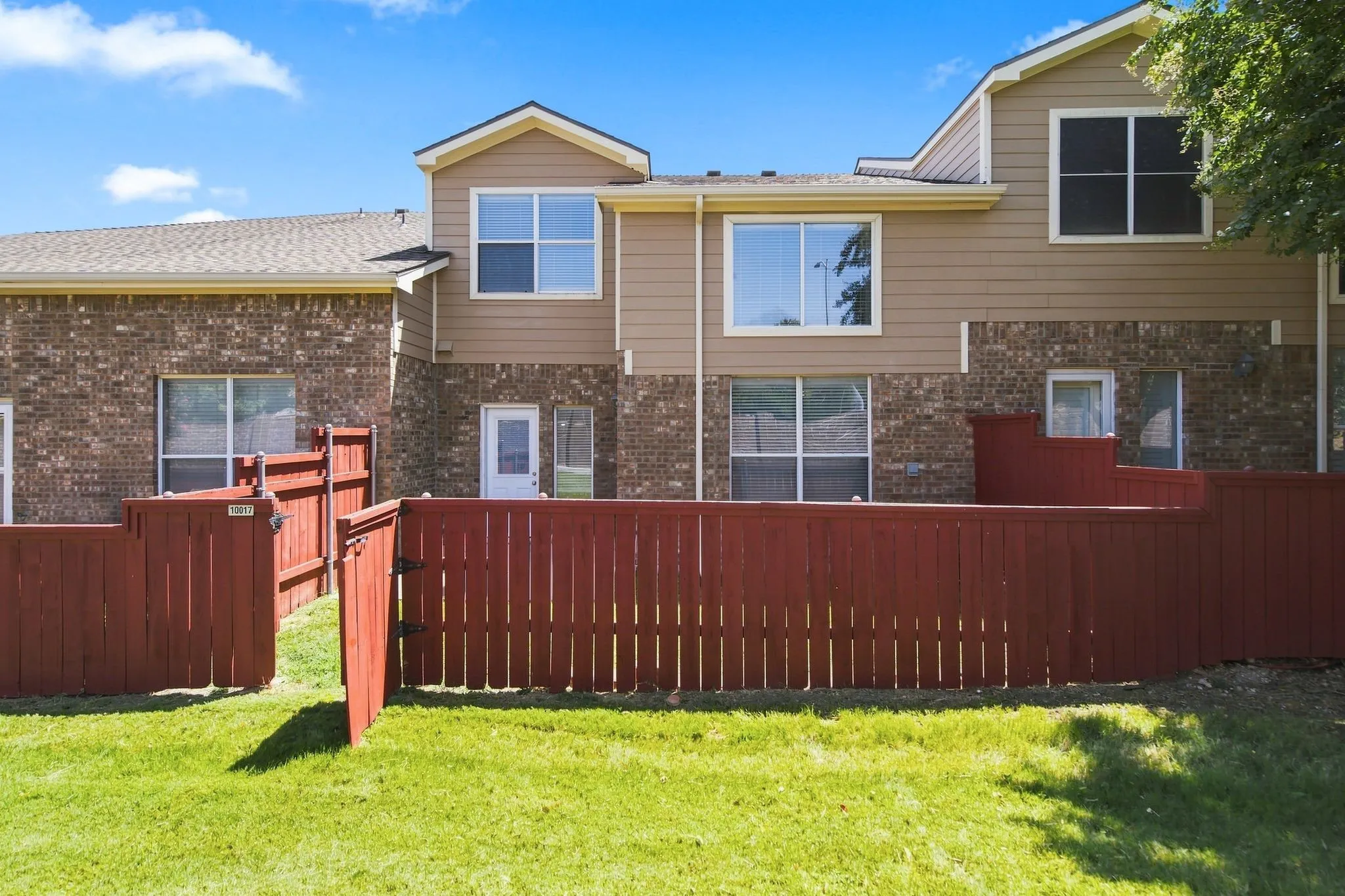 Townhouse For Rent in Collin County , 10017 Monastery Drive, Plano, Texas 75025, 3 Bedroom, 3 Bathroom, 2 Garage spaces, 1,597 Sqft, built in 2003, Price $2,300, mls#21362287, Real Estate Agent in Plano, Homes For Rent in Collin county, Homes For Rent in Plano, Realtor in Plano Texas, Real Estate Brokerage Independent Realty Texas, Luminita Cordes Realtor