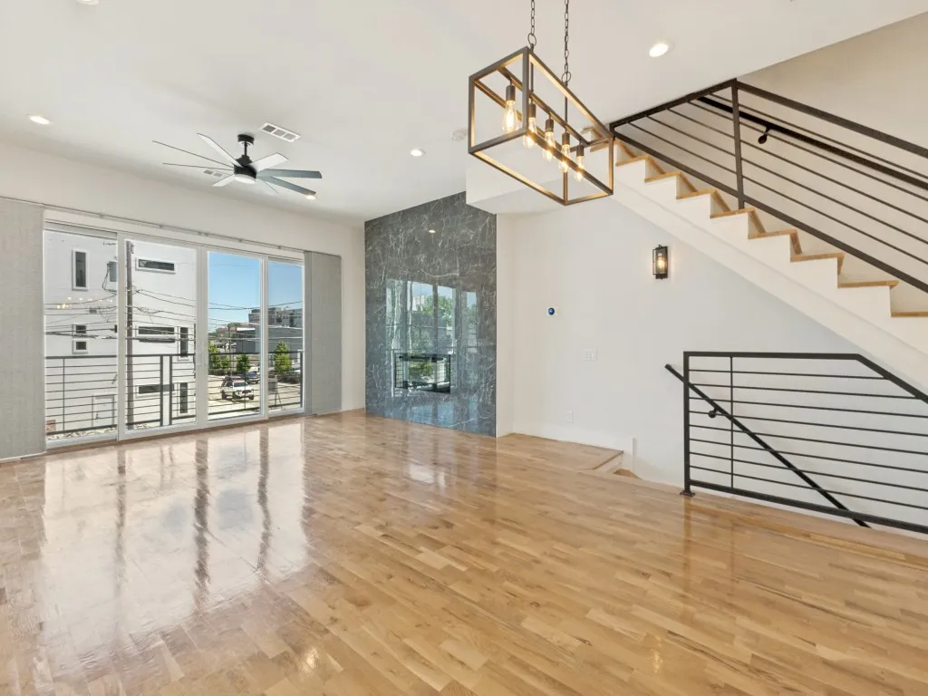 Townhouse For Rent in Dallas County , 4119 Munger Avenue, Dallas, Texas 75204, 3 Bedroom, 4 Bathroom, 2 Garage spaces, 2,341 Sqft, built in 2020, mls#21362299, Real Estate Agent in Dallas, Homes For Rent in Dallas county, Homes For Rent in Dallas, Realtor in Dallas Texas, Real Estate Brokerage Independent Realty Texas, Luminita Cordes Realtor