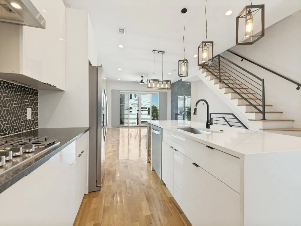 Townhouse For Rent in Dallas County , 4119 Munger Avenue, Dallas, Texas 75204, 3 Bedroom, 4 Bathroom, 2 Garage spaces, 2,341 Sqft, built in 2020, mls#21362299, Real Estate Agent in Dallas, Homes For Rent in Dallas county, Homes For Rent in Dallas, Realtor in Dallas Texas, Real Estate Brokerage Independent Realty Texas, Luminita Cordes Realtor