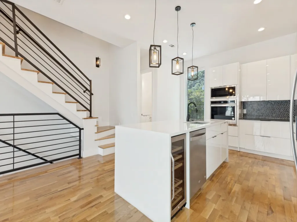 Townhouse For Rent in Dallas County , 4119 Munger Avenue, Dallas, Texas 75204, 3 Bedroom, 4 Bathroom, 2 Garage spaces, 2,341 Sqft, built in 2020, mls#21362299, Real Estate Agent in Dallas, Homes For Rent in Dallas county, Homes For Rent in Dallas, Realtor in Dallas Texas, Real Estate Brokerage Independent Realty Texas, Luminita Cordes Realtor