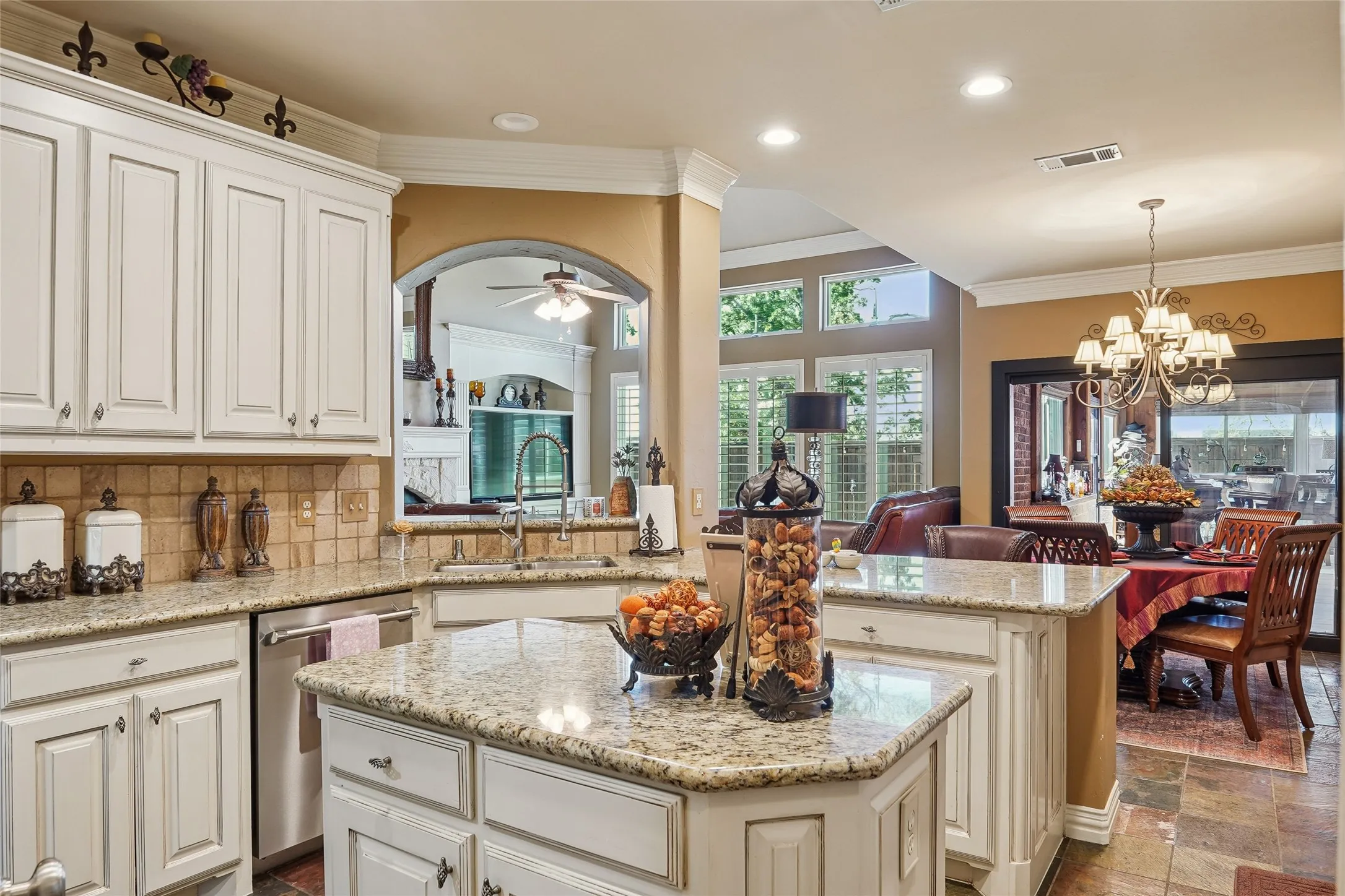 Single Family Residence For Sale in Tarrant County , 14 Jamie Court, Trophy Club, Texas 76262, 3 Bedroom, 3 Bathroom, 2 Garage spaces, 3,651 Sqft, built in 2002, mls#21359865, Real Estate Agent in Trophy Club, Homes For Sale in Tarrant county, Homes For Sale in Trophy Club, Realtor in Trophy Club Texas, Real Estate Brokerage Independent Realty Texas, Luminita Cordes Realtor