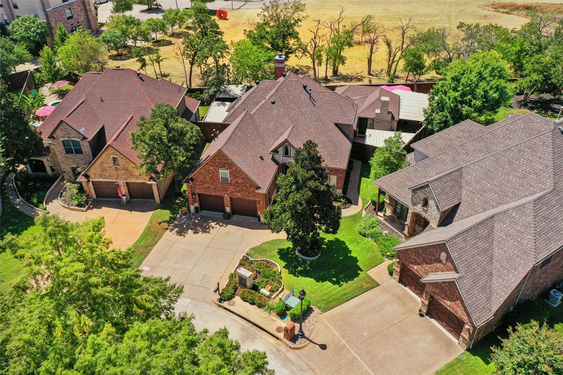 Single Family Residence For Sale in Tarrant County , 14 Jamie Court, Trophy Club, Texas 76262, 3 Bedroom, 3 Bathroom, 2 Garage spaces, 3,651 Sqft, built in 2002, mls#21359865, Real Estate Agent in Trophy Club, Homes For Sale in Tarrant county, Homes For Sale in Trophy Club, Realtor in Trophy Club Texas, Real Estate Brokerage Independent Realty Texas, Luminita Cordes Realtor