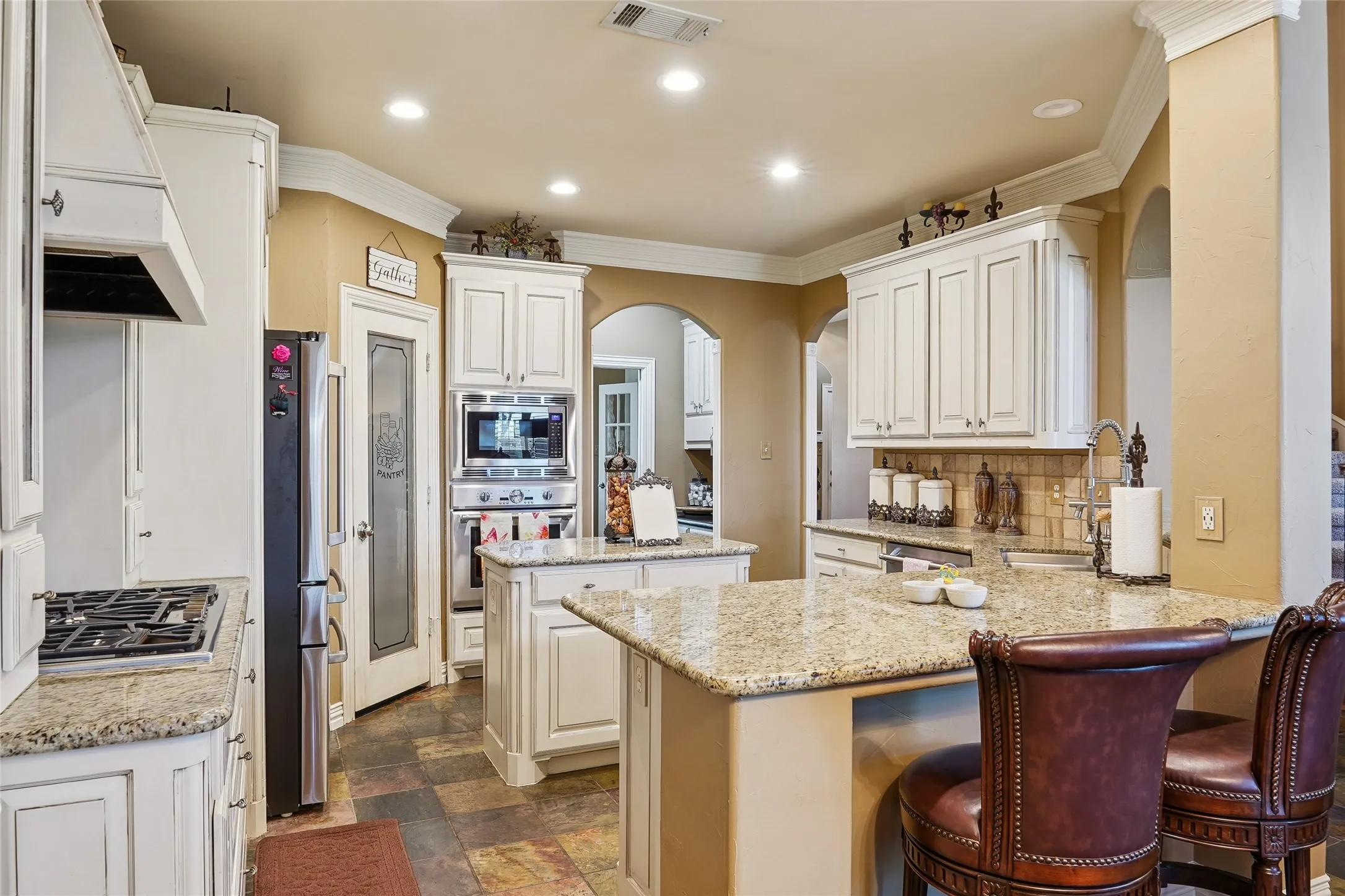 Single Family Residence For Sale in Tarrant County , 14 Jamie Court, Trophy Club, Texas 76262, 3 Bedroom, 3 Bathroom, 2 Garage spaces, 3,651 Sqft, built in 2002, mls#21359865, Real Estate Agent in Trophy Club, Homes For Sale in Tarrant county, Homes For Sale in Trophy Club, Realtor in Trophy Club Texas, Real Estate Brokerage Independent Realty Texas, Luminita Cordes Realtor