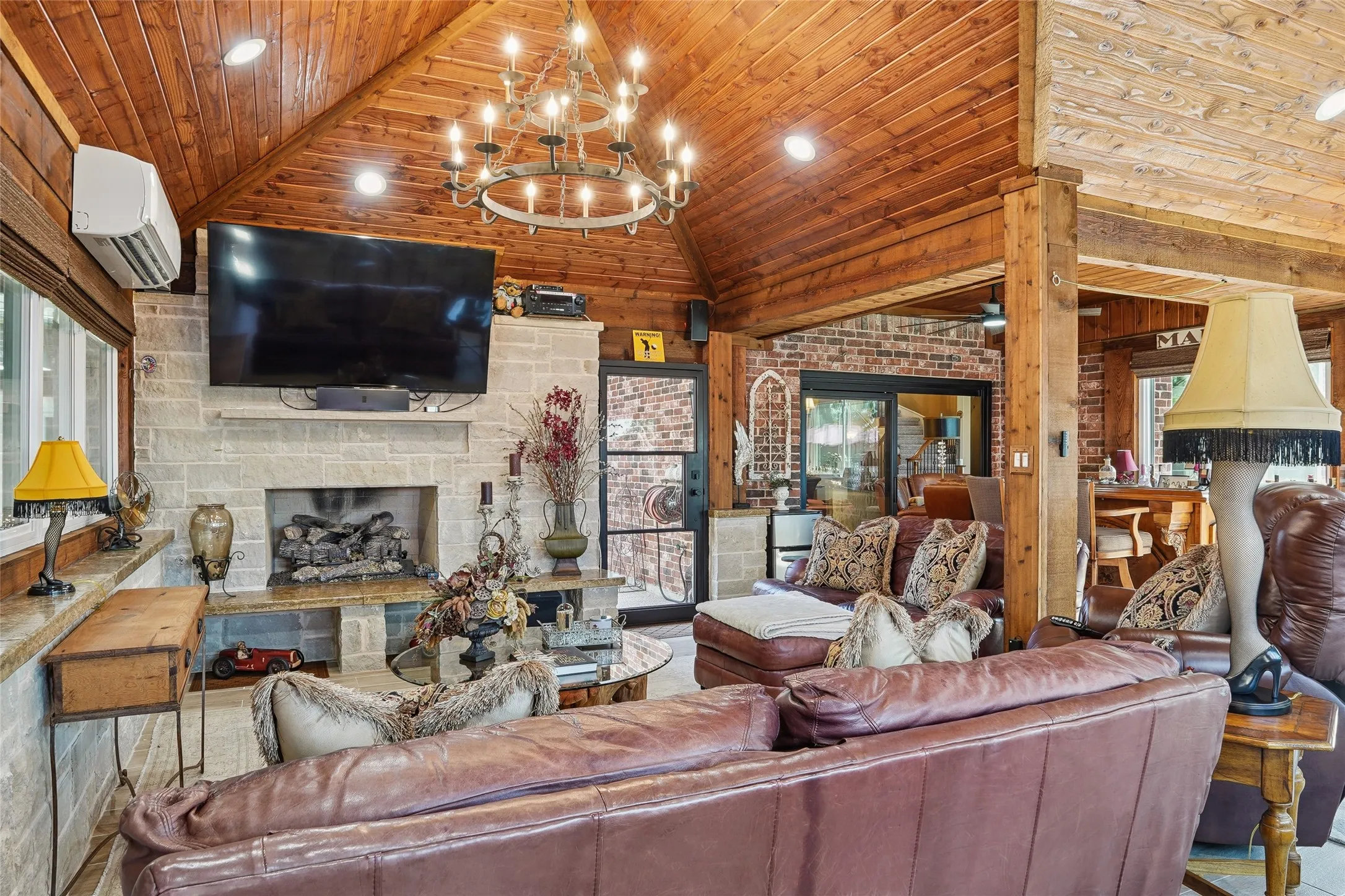 Single Family Residence For Sale in Tarrant County , 14 Jamie Court, Trophy Club, Texas 76262, 3 Bedroom, 3 Bathroom, 2 Garage spaces, 3,651 Sqft, built in 2002, mls#21359865, Real Estate Agent in Trophy Club, Homes For Sale in Tarrant county, Homes For Sale in Trophy Club, Realtor in Trophy Club Texas, Real Estate Brokerage Independent Realty Texas, Luminita Cordes Realtor