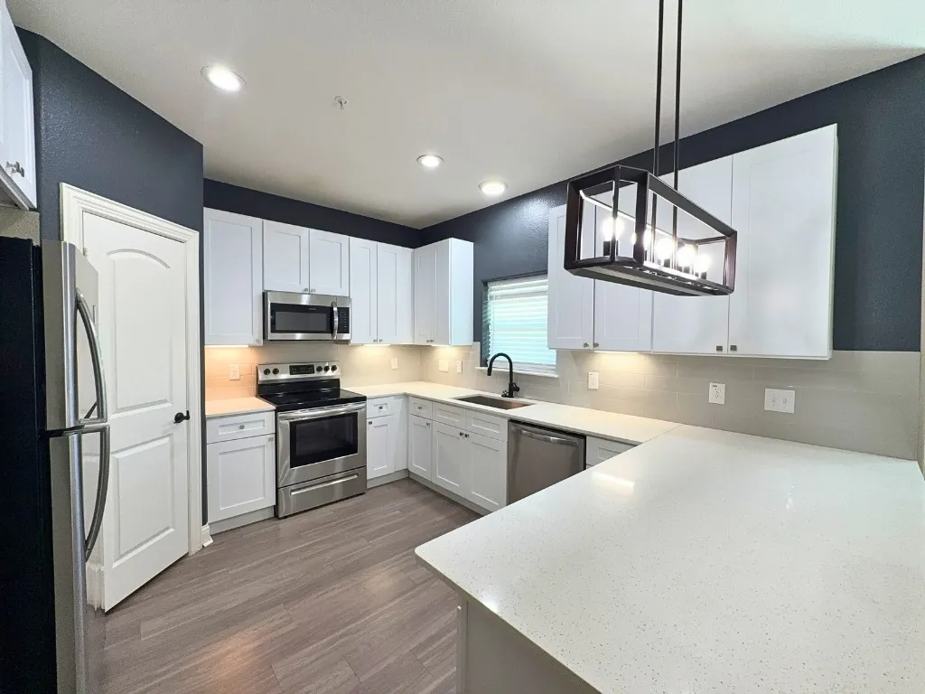 Granite countertops and breakfast bar