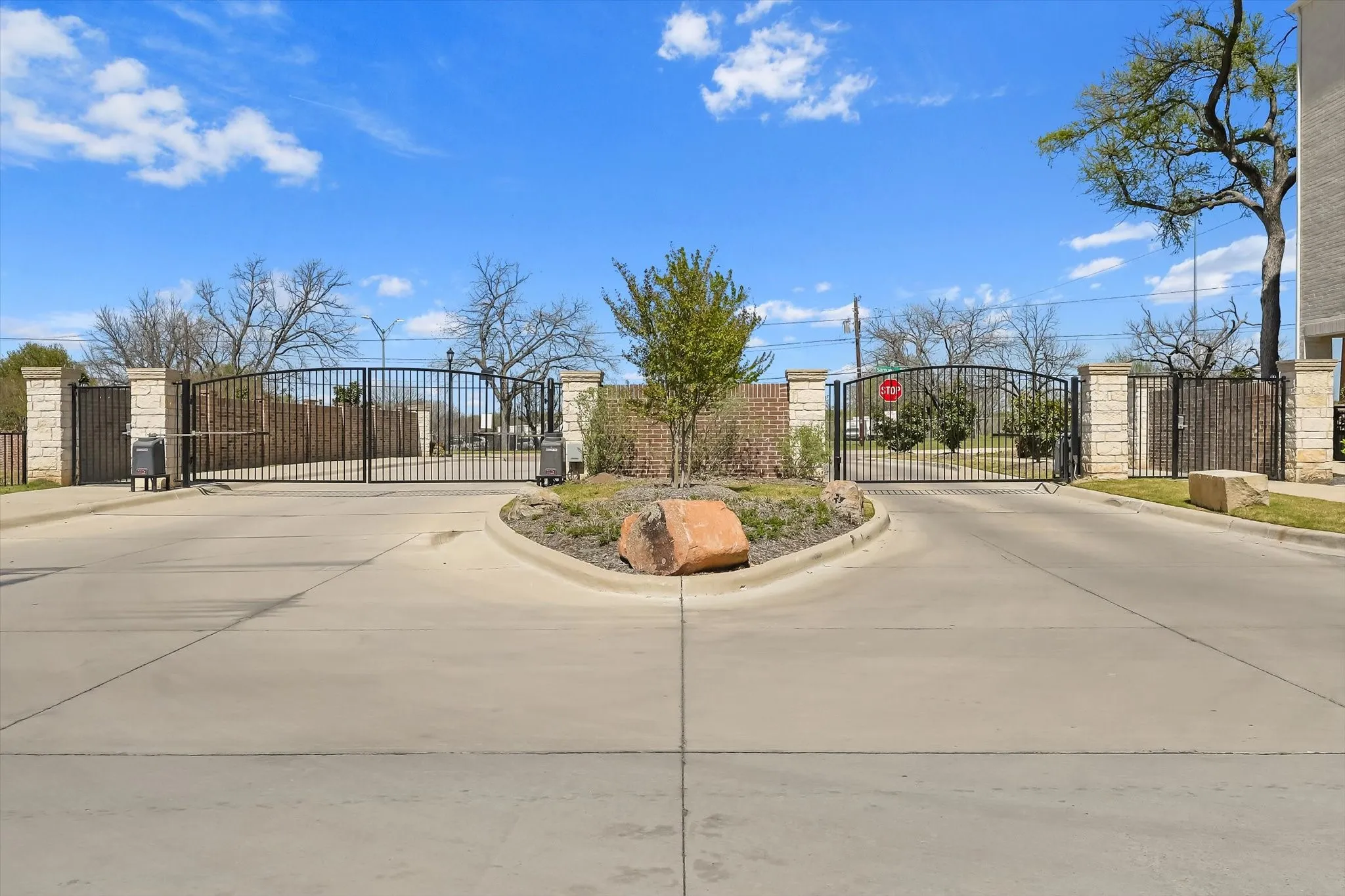 Single Family Residence For Sale in Dallas County , 7575 Millingston Road, Dallas, Texas 75228, 4 Bedroom, 4 Bathroom, 2 Garage spaces, 2,304 Sqft, built in 2024, mls#21362295, Real Estate Agent in Dallas, Homes For Sale in Dallas county, Homes For Sale in Dallas, Realtor in Dallas Texas, Real Estate Brokerage Independent Realty Texas, Luminita Cordes Realtor