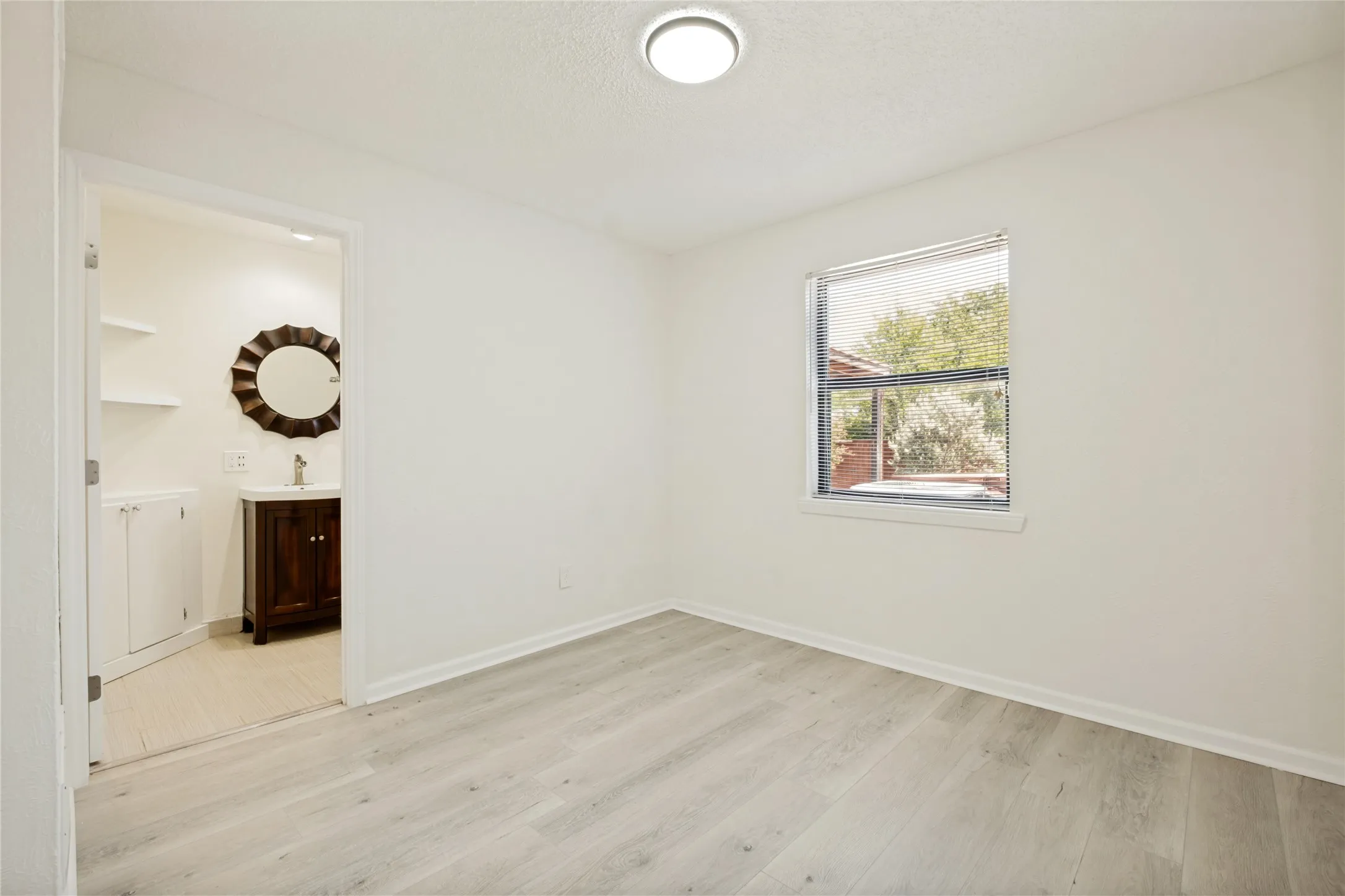 Single Family Residence For Sale in Dallas County , 4228 Hyde Park Drive, Mesquite, Texas 75150, 3 Bedroom, 3 Bathroom, Garage spaces, 1,396 Sqft, built in 1957, mls#21362312, Real Estate Agent in Mesquite, Homes For Sale in Dallas county, Homes For Sale in Mesquite, Realtor in Mesquite Texas, Real Estate Brokerage Independent Realty Texas, Luminita Cordes Realtor
