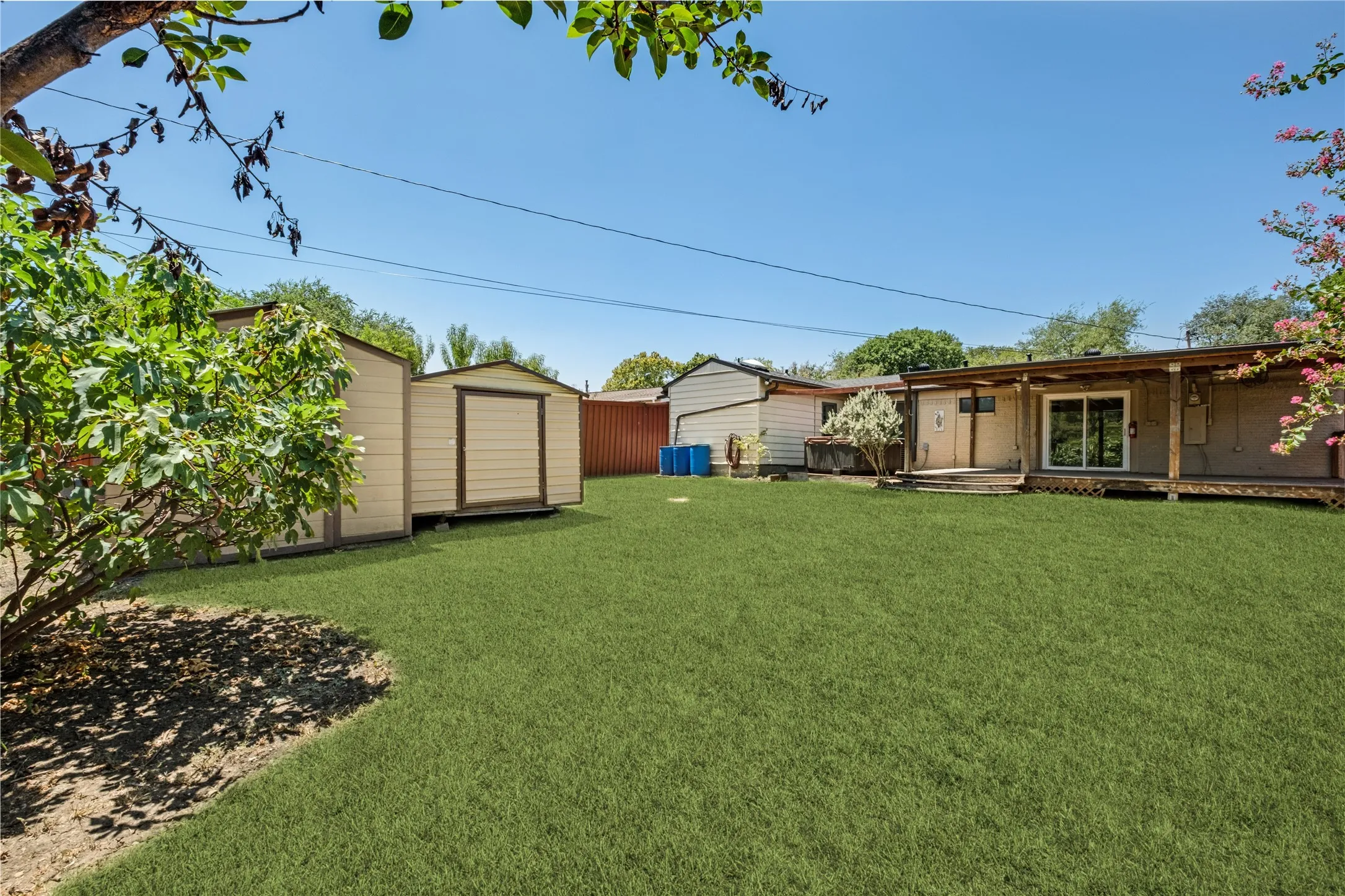 Single Family Residence For Sale in Dallas County , 4228 Hyde Park Drive, Mesquite, Texas 75150, 3 Bedroom, 3 Bathroom, Garage spaces, 1,396 Sqft, built in 1957, mls#21362312, Real Estate Agent in Mesquite, Homes For Sale in Dallas county, Homes For Sale in Mesquite, Realtor in Mesquite Texas, Real Estate Brokerage Independent Realty Texas, Luminita Cordes Realtor