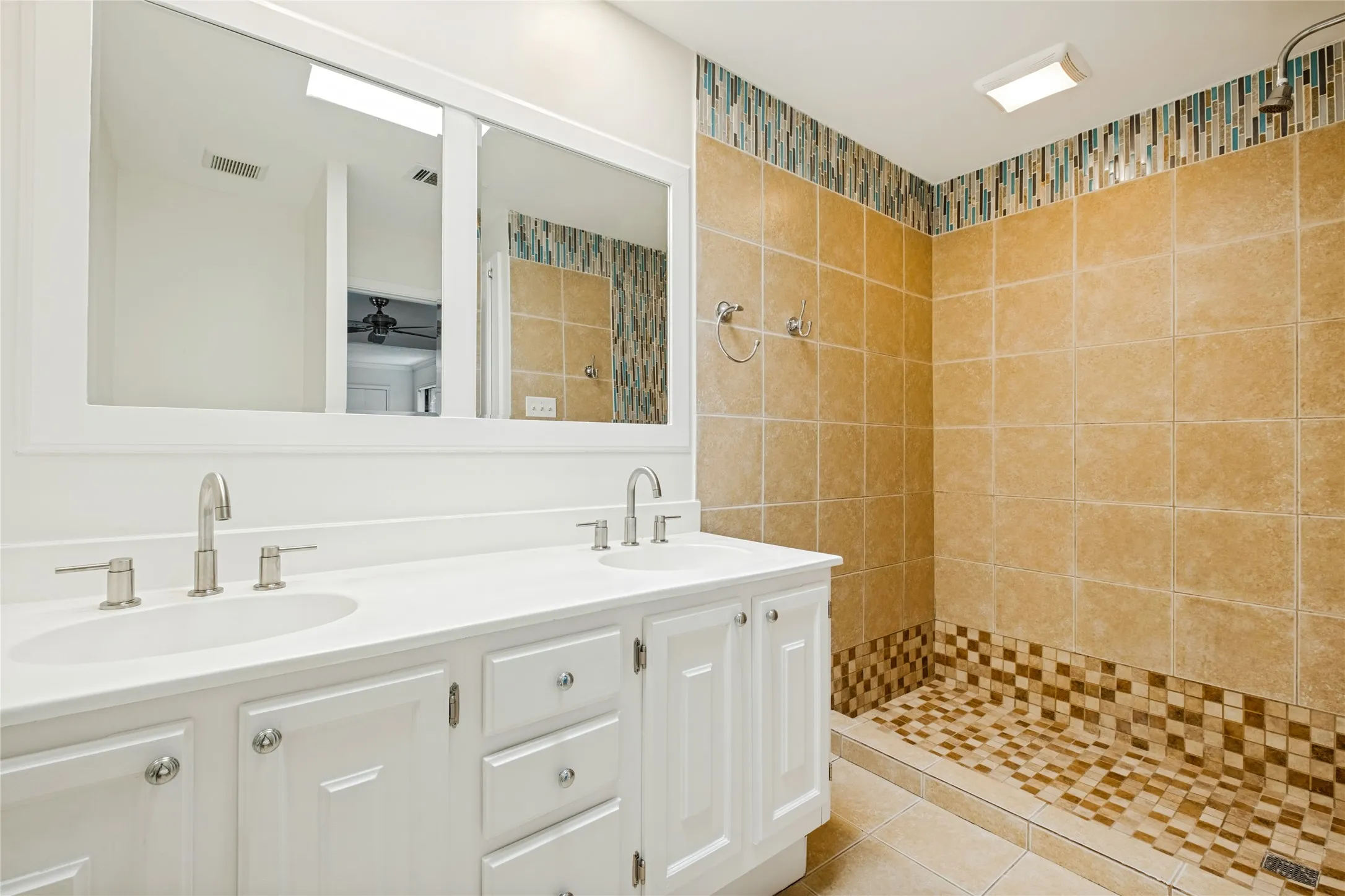 Single Family Residence For Sale in Dallas County , 4228 Hyde Park Drive, Mesquite, Texas 75150, 3 Bedroom, 3 Bathroom, Garage spaces, 1,396 Sqft, built in 1957, mls#21362312, Real Estate Agent in Mesquite, Homes For Sale in Dallas county, Homes For Sale in Mesquite, Realtor in Mesquite Texas, Real Estate Brokerage Independent Realty Texas, Luminita Cordes Realtor